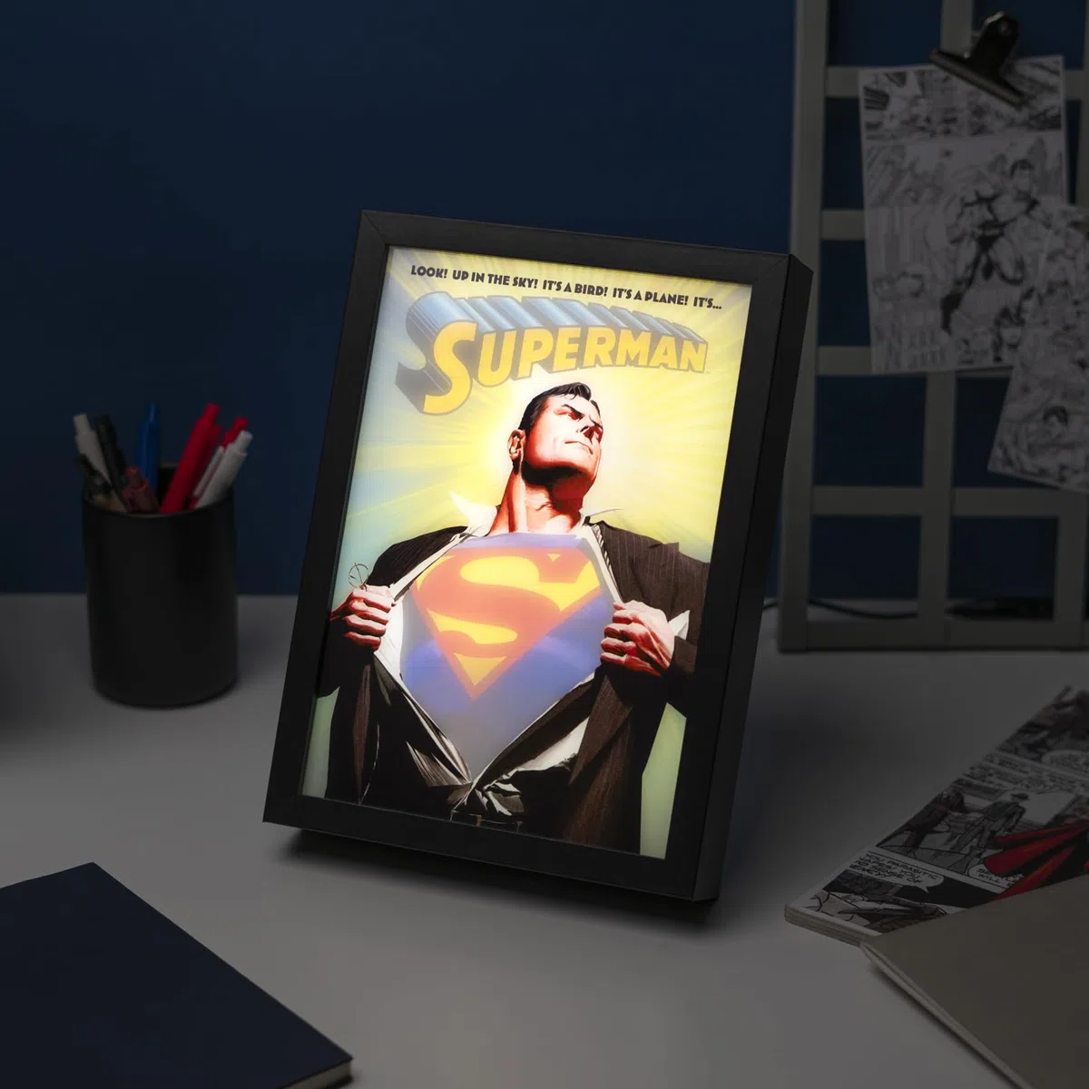 Grupo Erik: Quadro LED DC Comic Superman Lamina decorativa Illuminata per cameretta ragazza, stanza bambine/Decorazione Superman Ufficiale Gadget