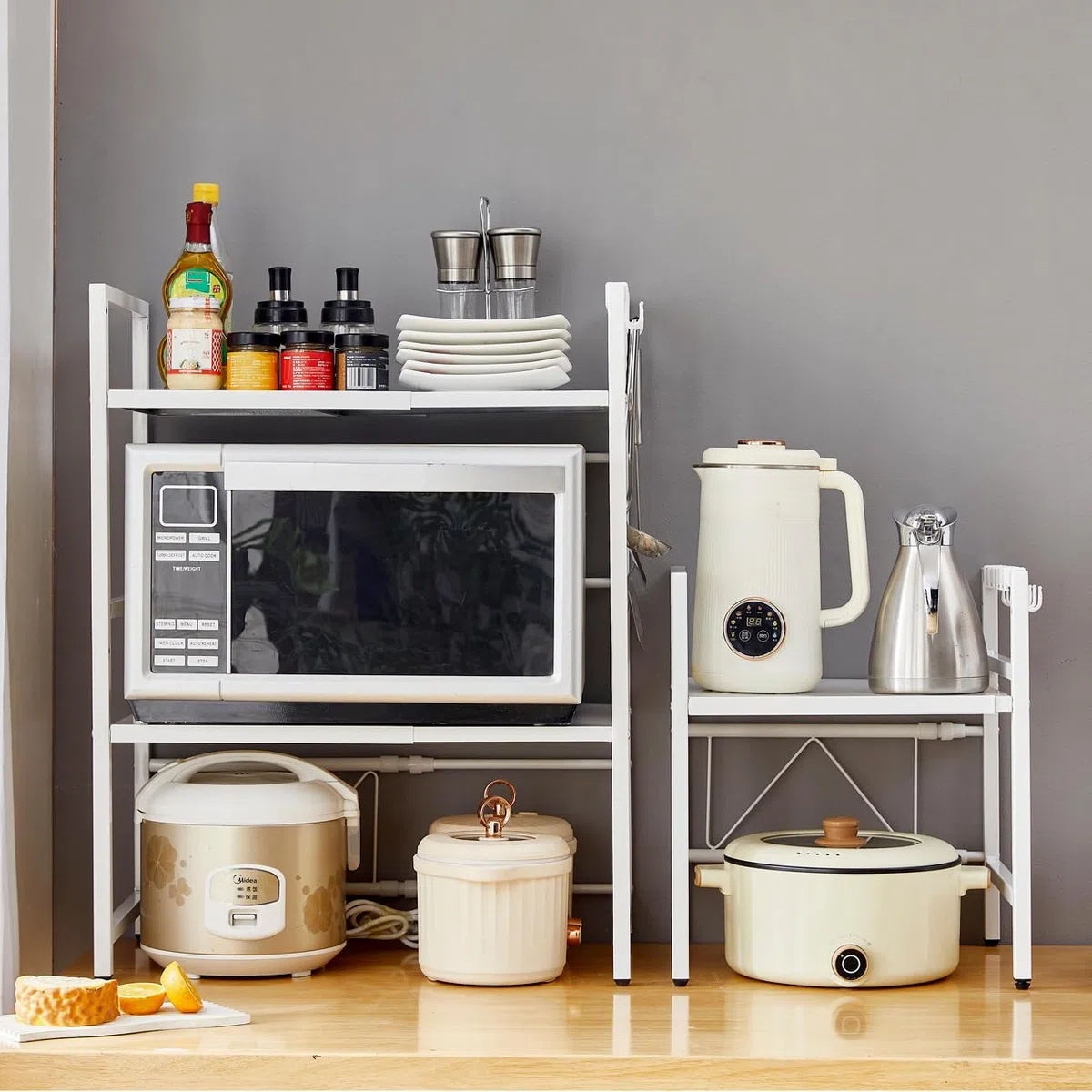 Scaffale allungabile per microonde con 6 ganci, ripiano da bancone per forno a microonde, portaoggetti e organizzazione da cucina, supporto per panettiere per spezie, organizzatore per