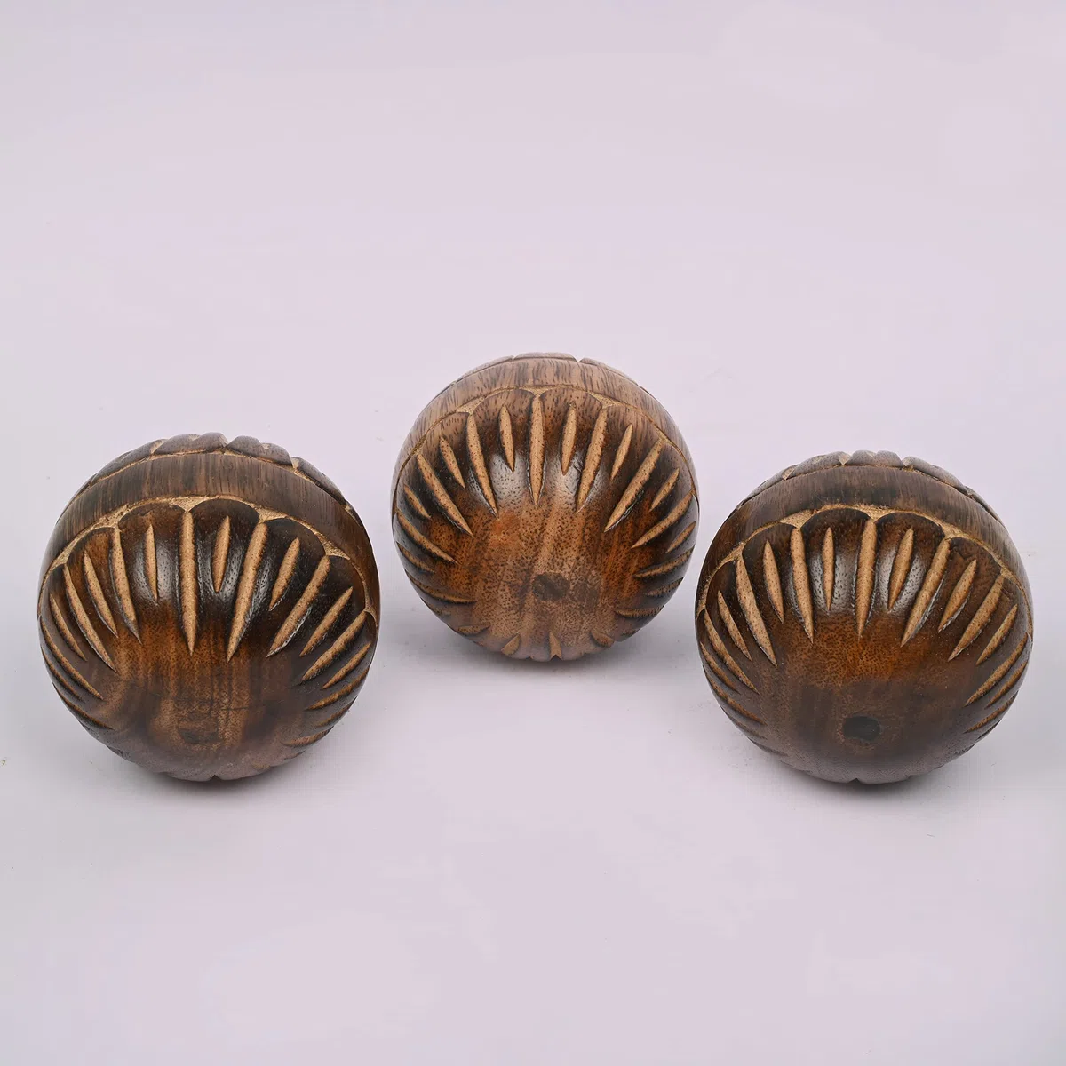 EDHAS Set di 3 palline decorative rotonde in legno di mango per centrotavola o uso individuale, ideali per l'uso in vassoi, ciotole o cestini