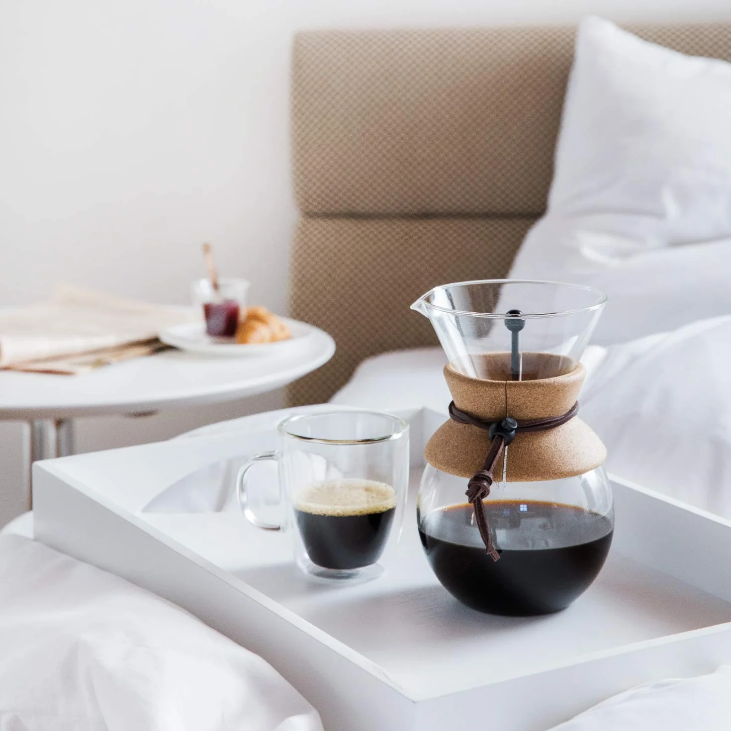 Pour over: caffettiera con filtro dorato, becco corto, 0.5 l