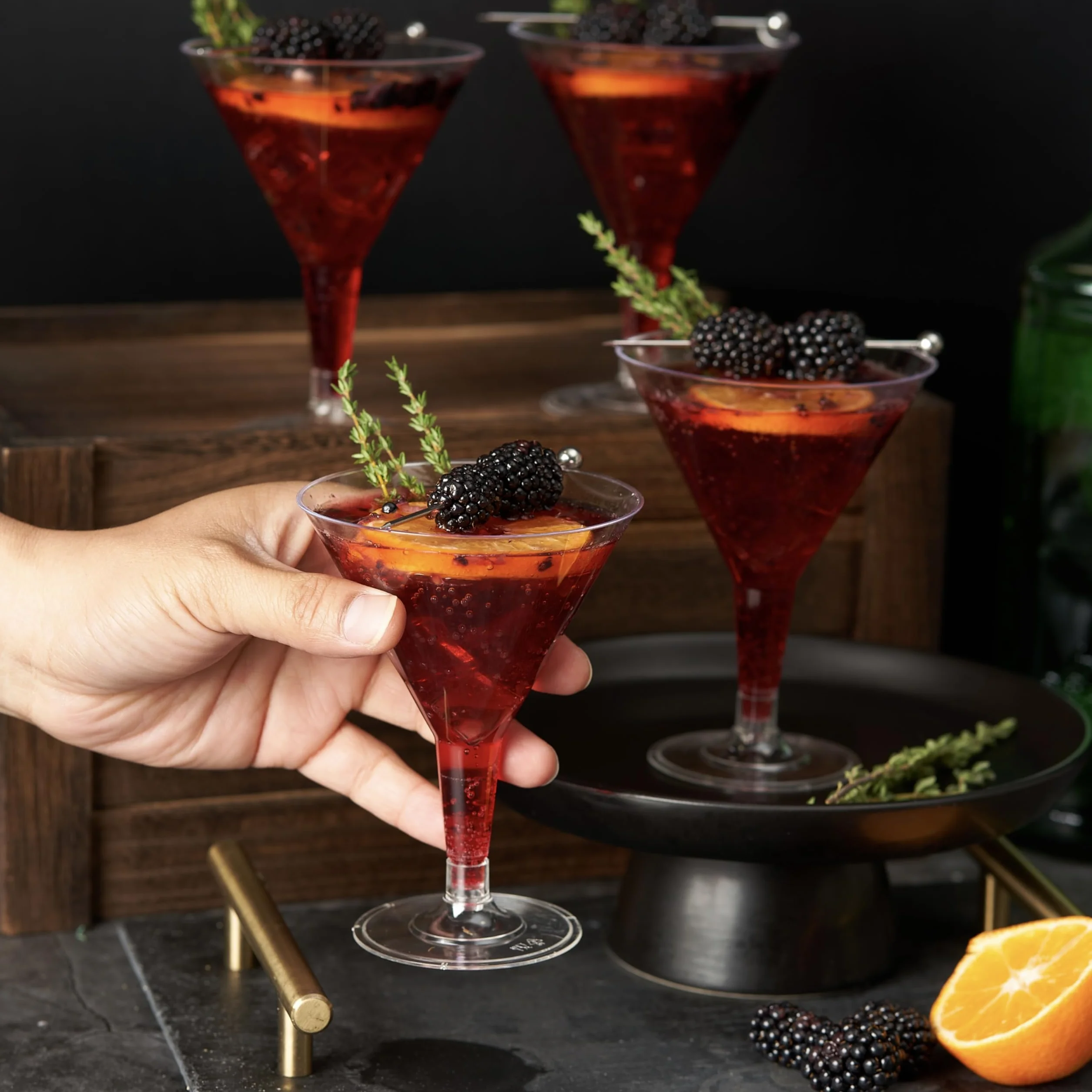 Matana - 48 Eleganti Bicchieri da Martini in Plastica, Bicchieri Cocktail (210ml) - Bicchieri per Dessert Riutilizzabili ed Eleganti per Compleanni, Matrimoni, Feste