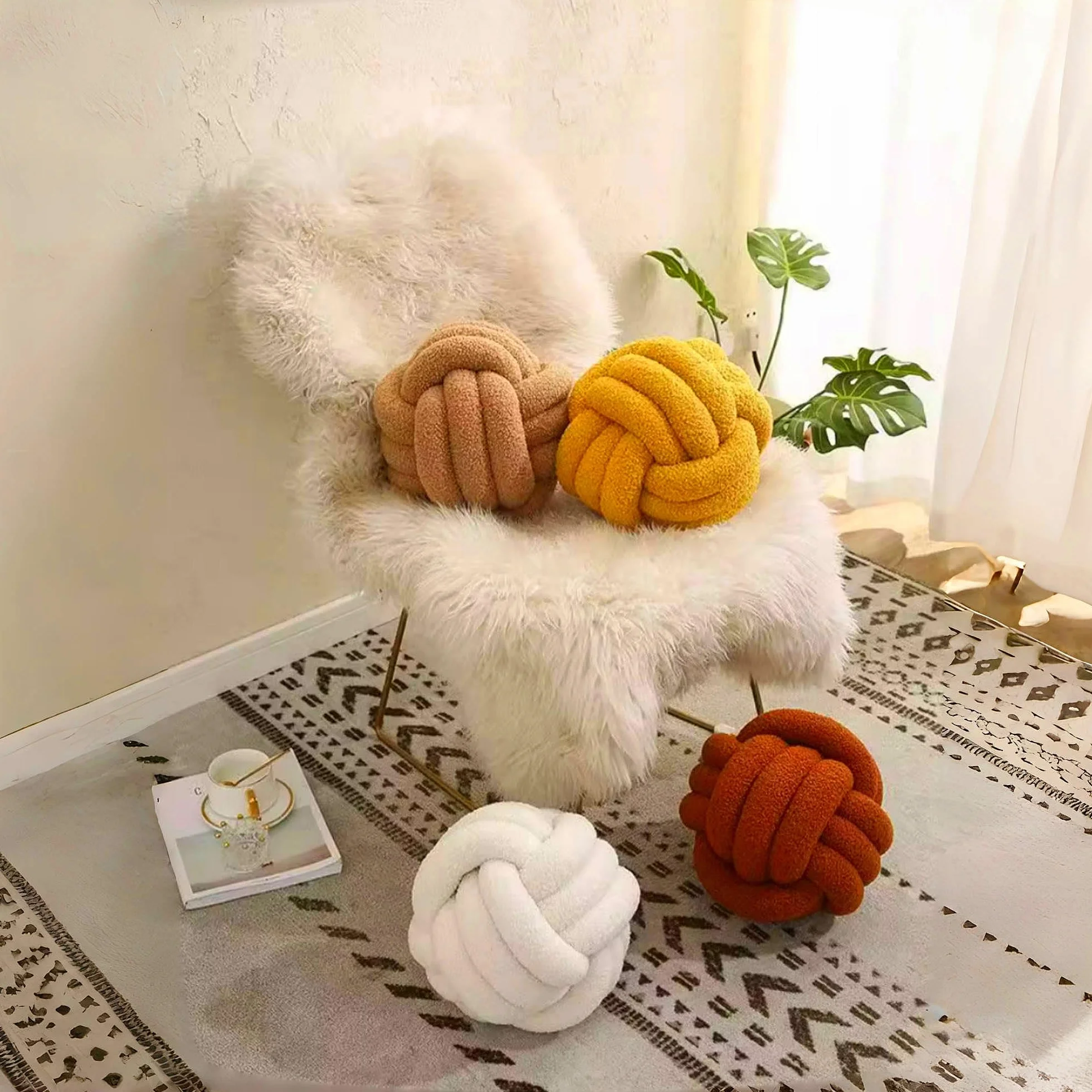 Fay Bless - Cuscino moderno a forma di nodo per la casa, morbido e rotondo, fatto a mano, per camera da letto, letto e soggiorno (Beige, 28CM)