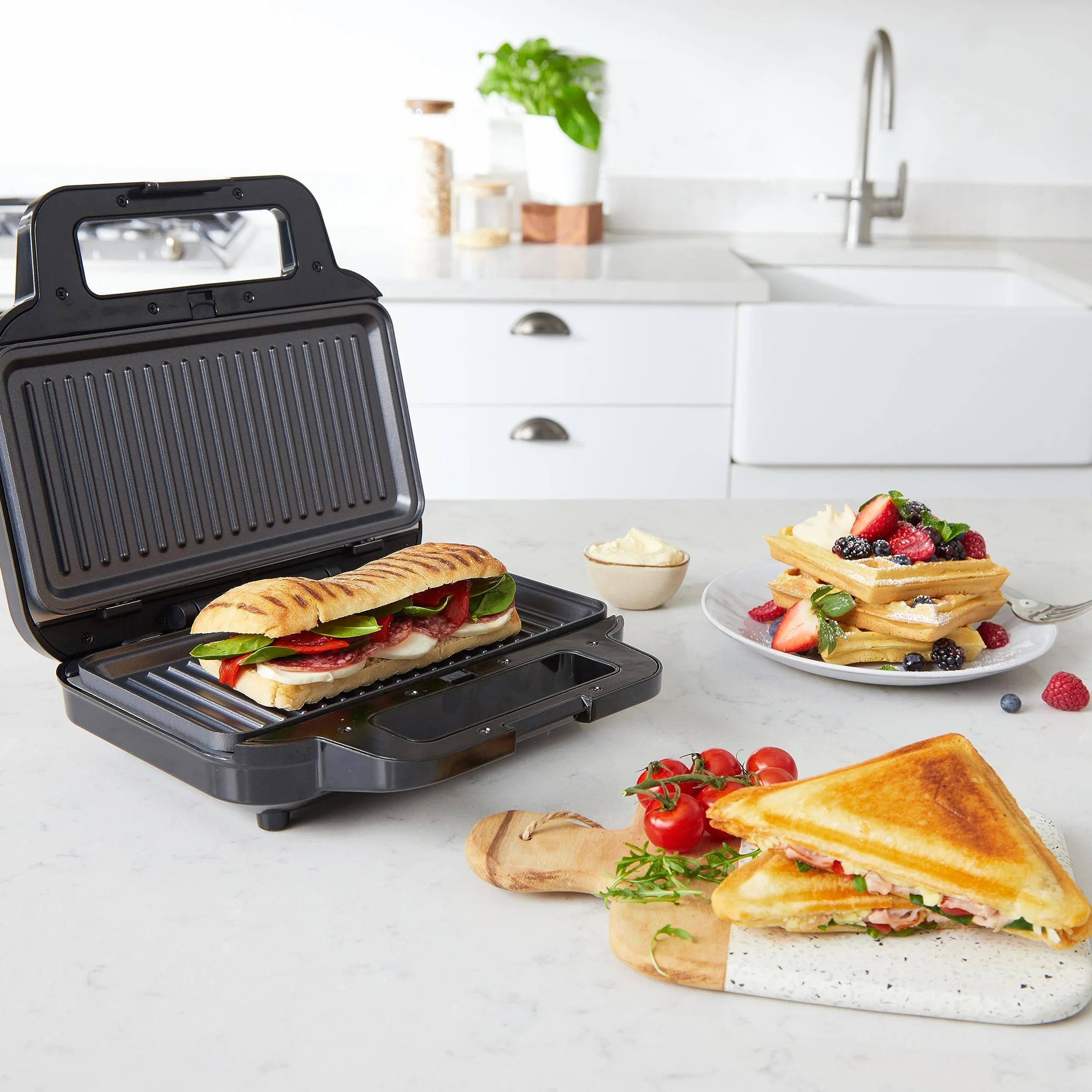 Breville 3 in 1 Ultimate Snack Maker Tostapane per toast molto farciti, Waffle Maker e piastra per panini, Piastre antiaderenti rimovibili, Nero e acciaio inossidabile VST098X, Spina UE