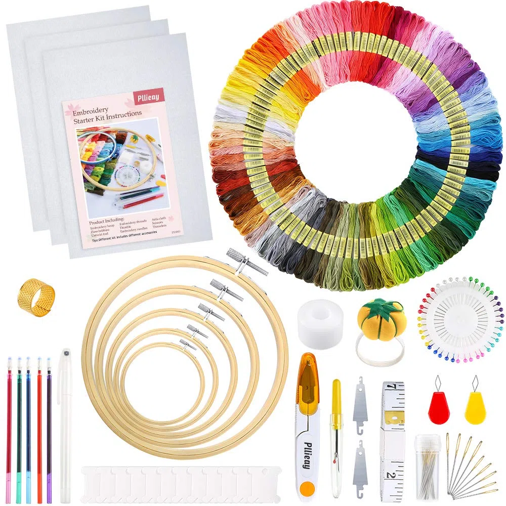Pllieay Ricamo Starter Kit con 5 cerchi in bambù, 100 fili colorati, 3 pezzi di tela Aida e kit di strumenti per il cucito