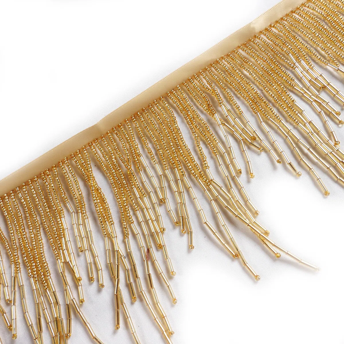 Perline dorate con frange e perline in vetro con perline ondulate a forma di acqua con frange per accessori di abbigliamento, decorazione fai da te