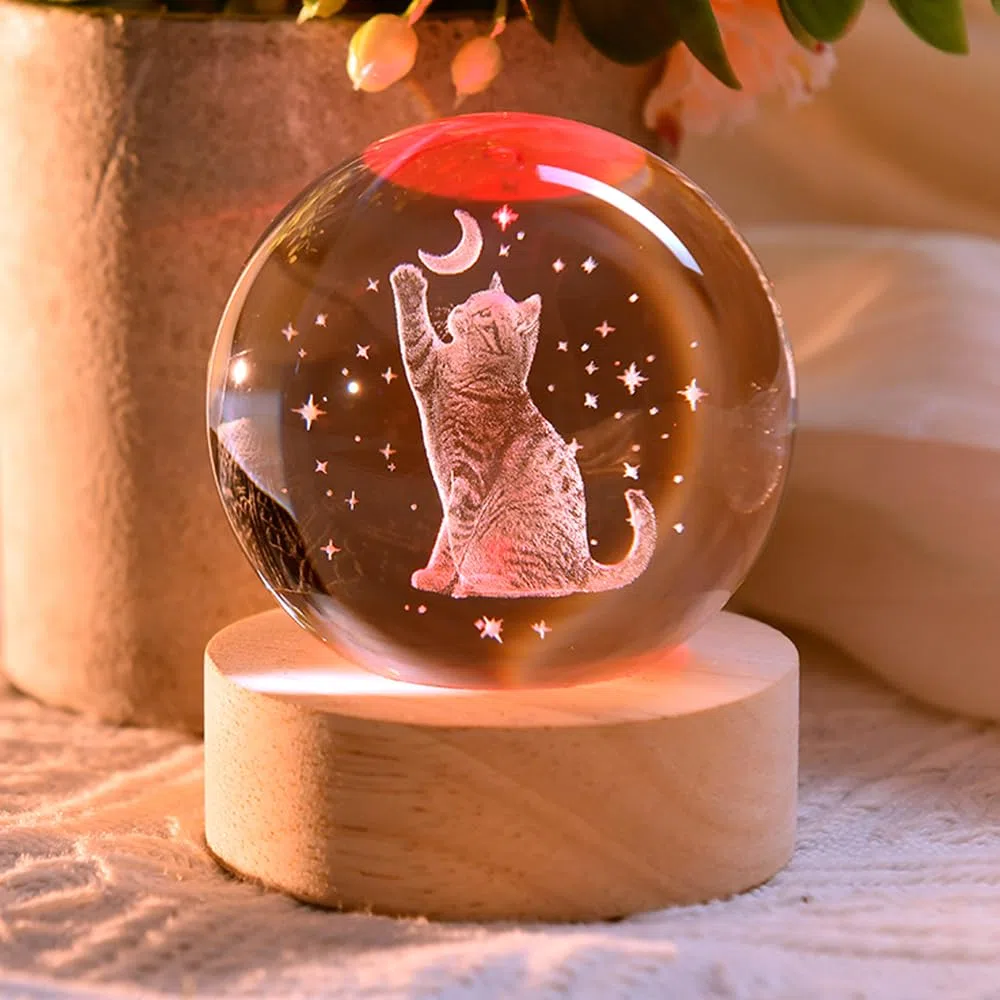 Sfera di cristallo 3D con incisione laser di gatto, luna, stella, in vetro, sfera decorativa, regalo per gli amanti dei gatti, con base luminosa in legno