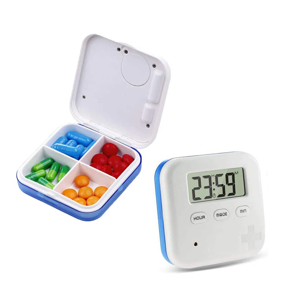 Portapillole Elettronico Portatile con 4 Scomparti Dispenser, Automatico Pillola con Orario e Allarme Promemoria per Viaggio Campeggio Vitamine Pillole Farmaci e Integratori, Portapillole Giornaliero