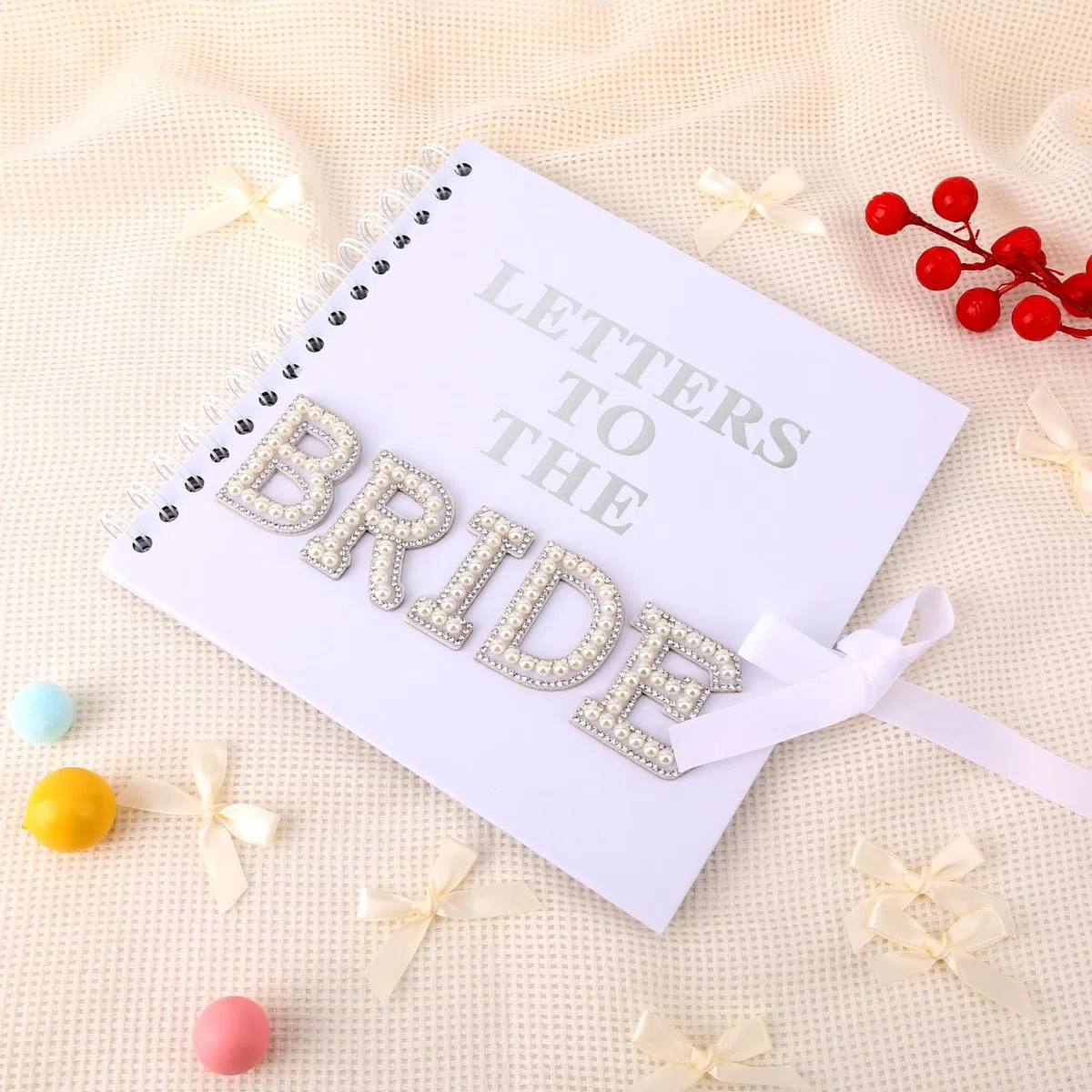 Penitue 21x20,5cm Kit Scrapbook Letters to the Bride, Libro Ricordi Nozze Libro degli Ospiti Bianco Sposa Album Fotografico con Adesivi Lettere Metalliche e Perle e Fiocchi Regalo Bridal Shower