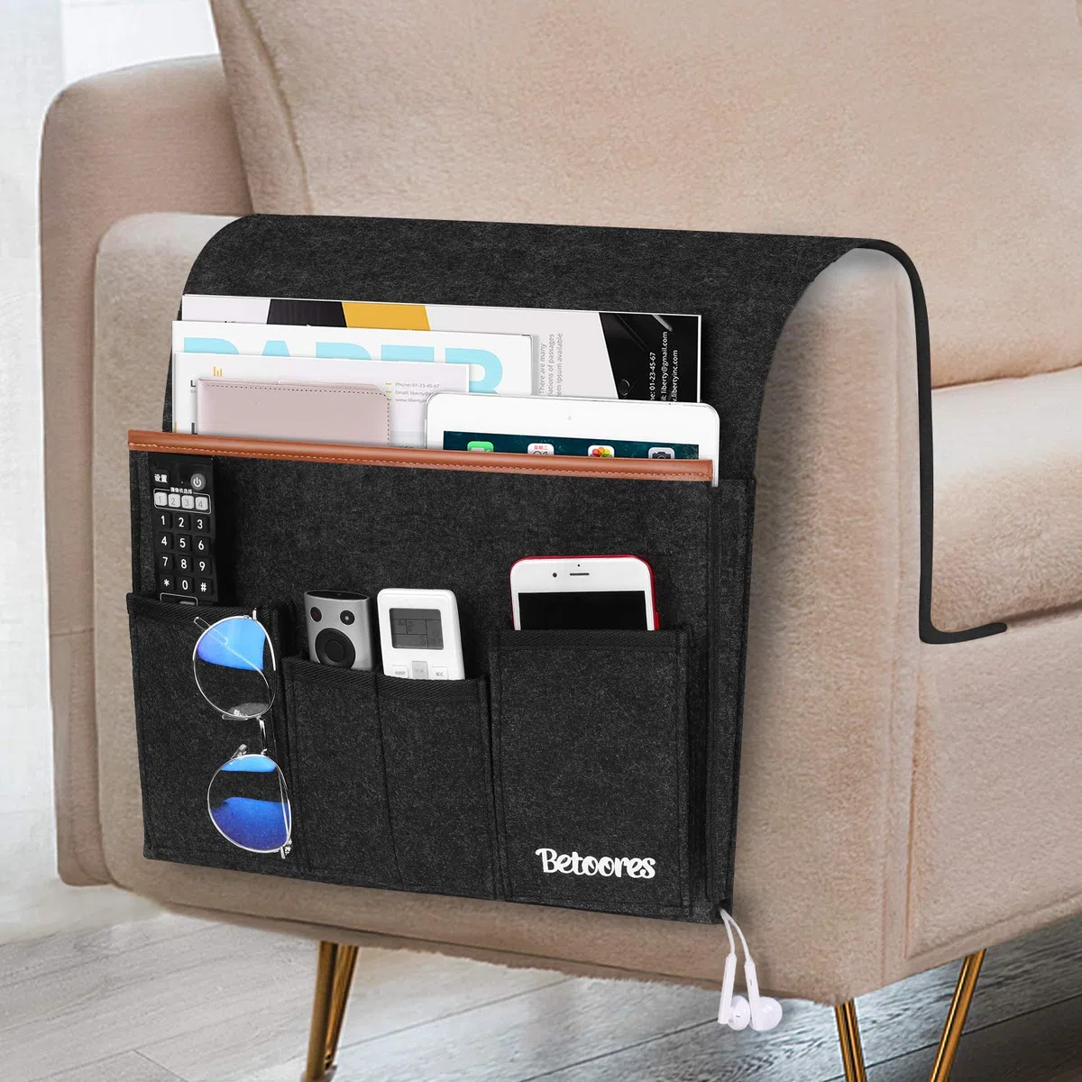Organizer per Bracciolo Divano, Portaoggetti da Appendere per Letto o Divano con 6 Tasca, Organizzatore Divano per iPad, Tavoletta, Riviste, Cellulare, Occhiali, Matita - Grigio Scuro