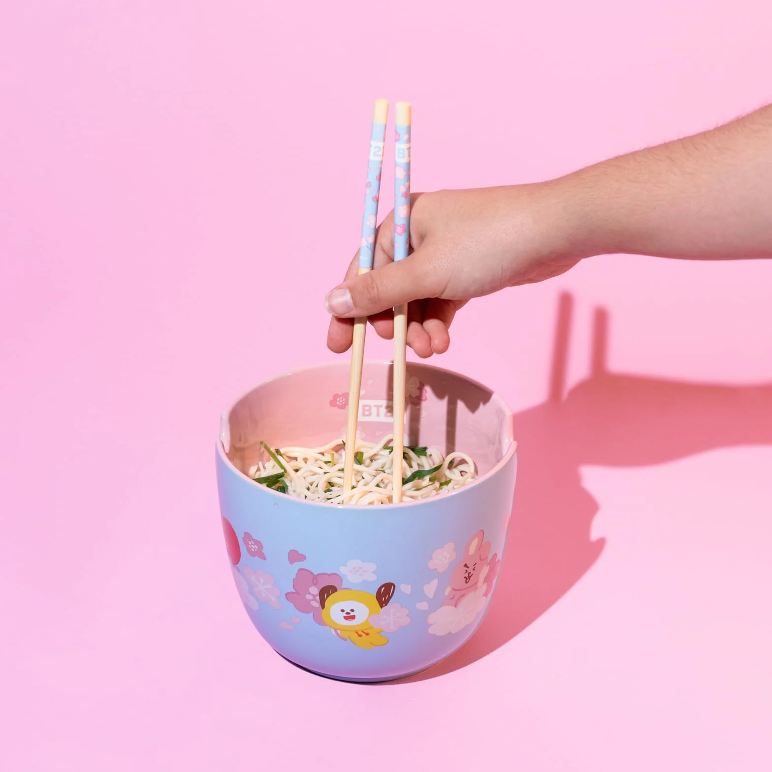 Grupo Erik Ciotola Ramen BT21 - Ramen Bowl 1400 ml, Ciotole Cucina Giapponese con Bacchette, Adatta per Lavastoviglie e Microonde | Insalatiera Regalo Kawaii