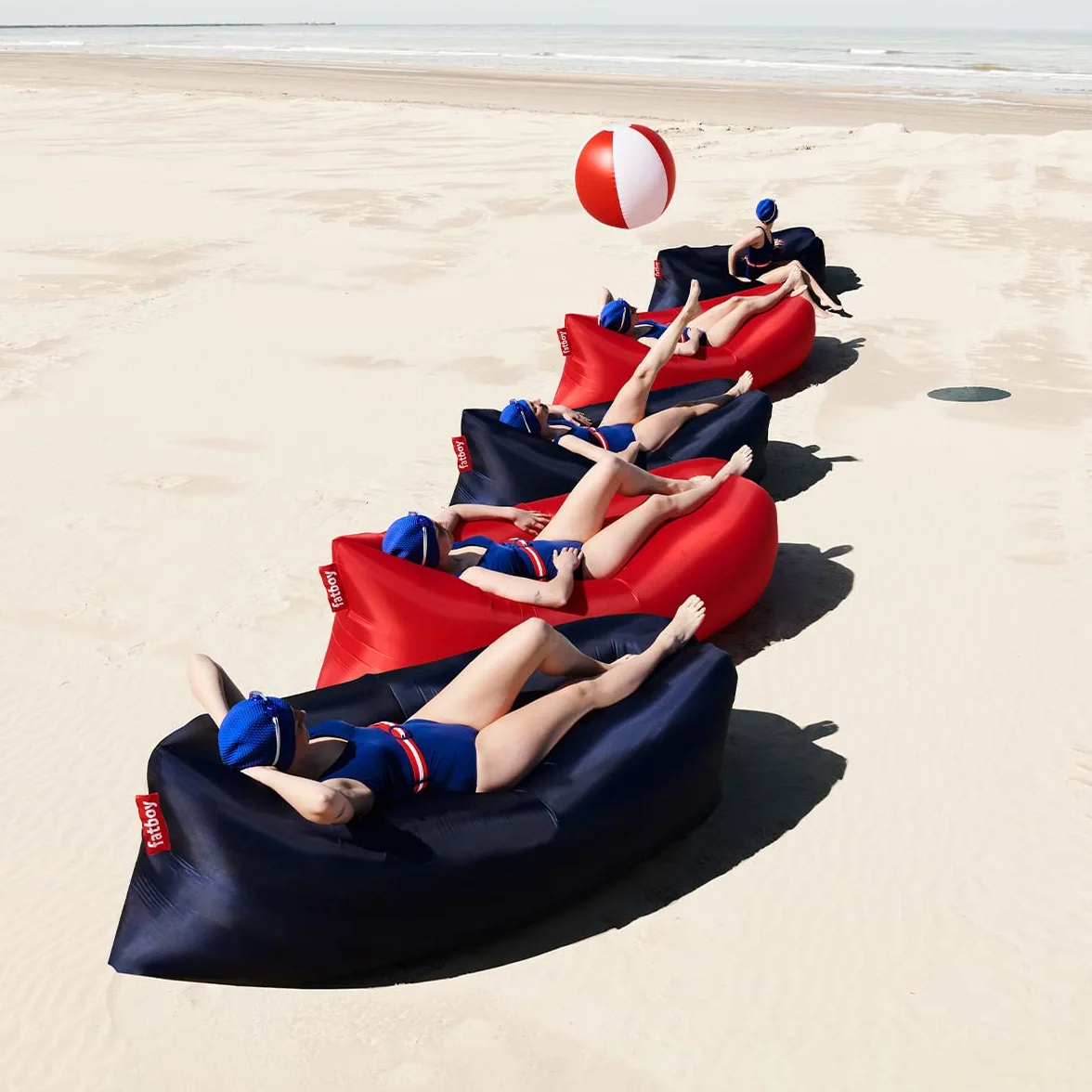 Fatboy Lamzac 3.0 - Divano gonfiabile per adulti e bambini, divano da campeggio, divano letto pigro ad aria, 200 x 90 x 50 cm, senza pompa necessaria, per uso interno ed esterno, Rosso