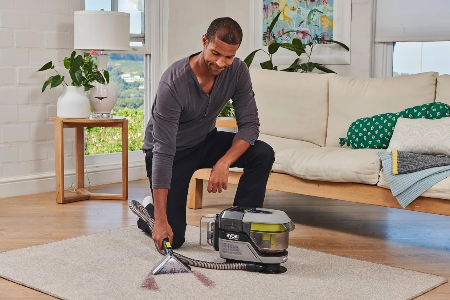 Ryobi RDC18BL-0, Smacchiatore multisuperficie con Spazzola Motorizzata 18V ONE+, Certificato IPX7, 3 pulsanti per attivare spray detergente, spazzola e aspirazione