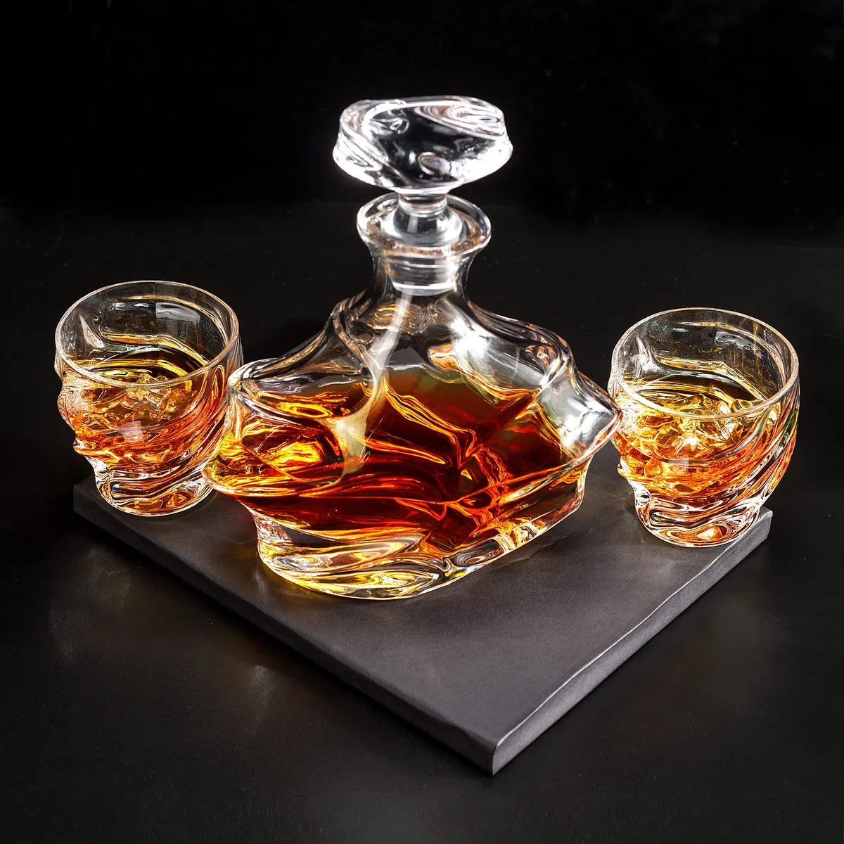 KANARS Bottiglie e Bicchieri da Whisky, Decanter da Whiskey Cristallo, 750 ml Bottiglia con 4x 260 ml Bicchieri per Cognac, Martini, Whisky, Scotch, Bourbon, Bellissimo Regalo, 5 Pezzi