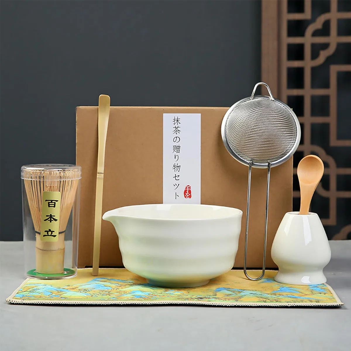 Set Matcha da 7 Pezzi in Stile Giapponese – Kit per la Cerimonia del Tè con Frusta in Bambù, Ciotola da 500ml, Cucchiai, Setaccio, Supporto per Frusta e Panno – Accessori Completi per Matcha (Bianco)