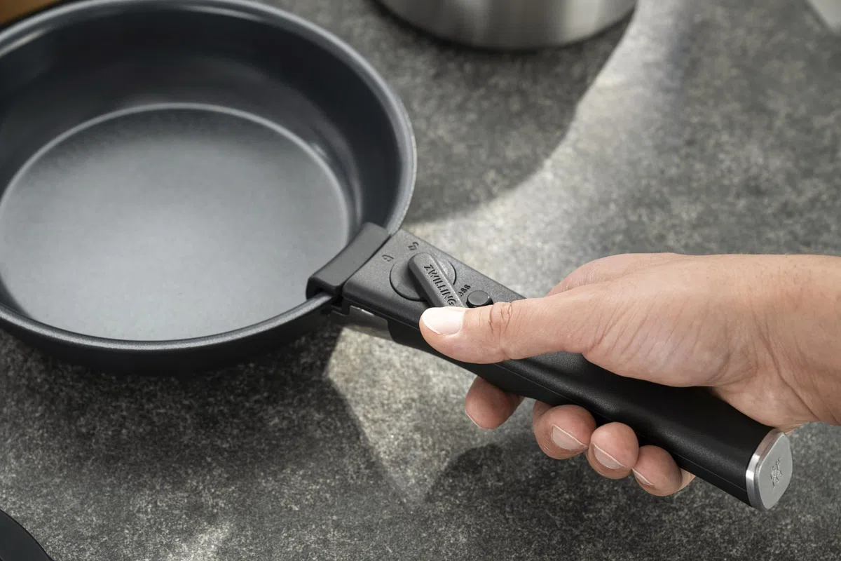 ZWILLING Unlock - Set di 4 padelle (20, 24, 28 cm + maniglia) con rivestimento in ceramica, alluminio