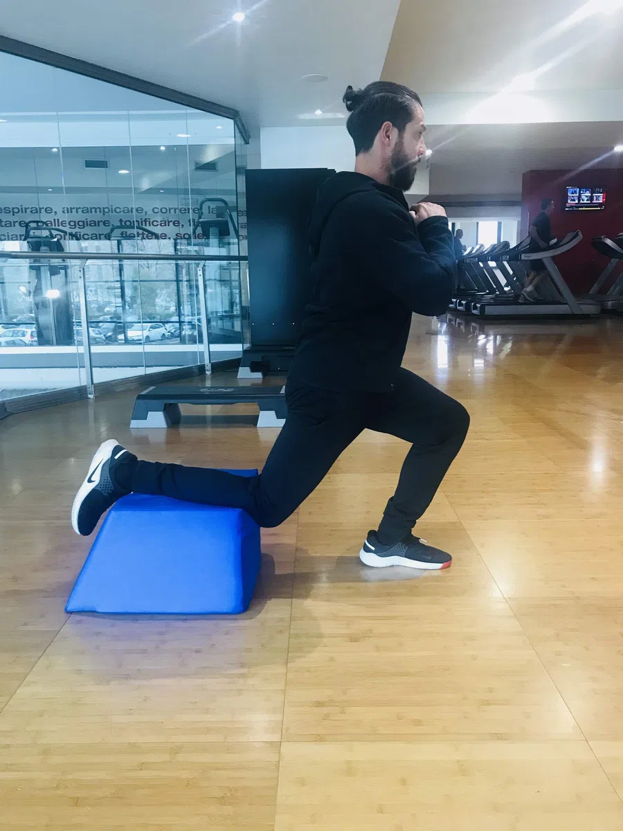 RESINGOMM Cuscino Solleva Gambe a Trapezio Supporto Ergonomico per Circolazione, Lombare e Rilassamento – Fodera Lavabile Antistrappo Made in Italy