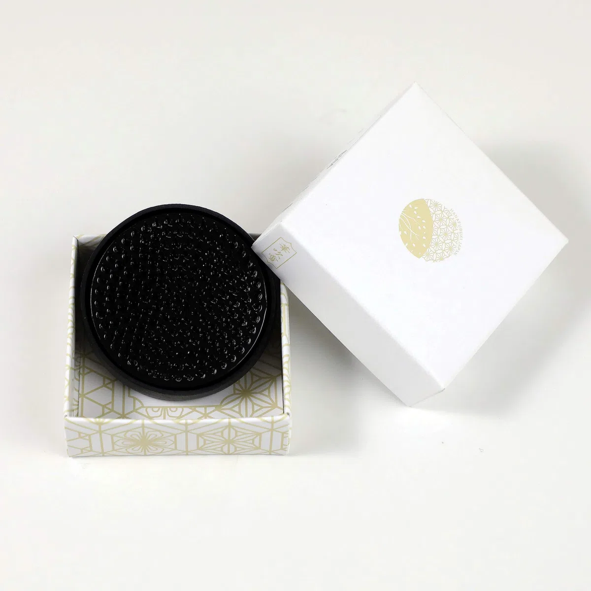 Wazakura Kenzan per Ikebana Nero 61mm, Cuscino per Spilli Floreali Rotondo, Accessori per l'Arrangiamento Floreale Giapponese Pin Frog - Kenzan Nero Rotondo 61mm