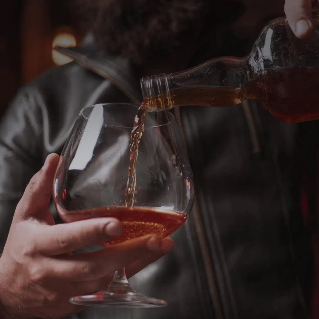 FLOW Barware Set di 2 bicchieri da brandy di alta qualità, realizzati a mano, 700 ml, in cristallo senza piombo, confezione regalo per brandy, cognac, liquori o liquori
