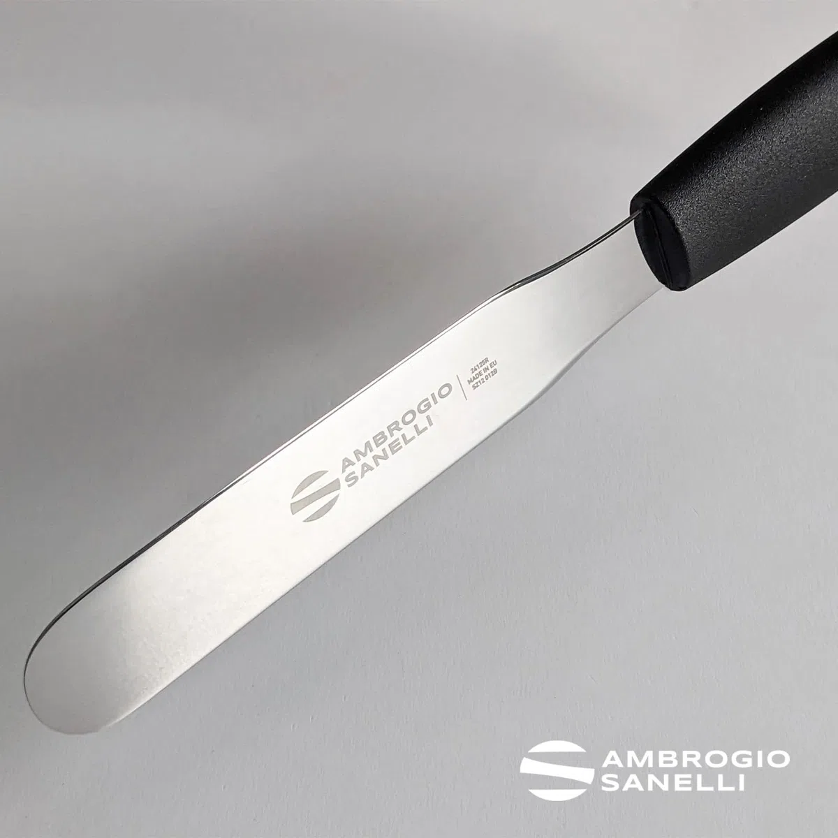Ambrogio Sanelli - Linea Supra - Spatola di precisione retta cm 12 in Acciaio Inox di alta qualità e Manico Ergonomico in SEBS, Attrezzatura Professionale per Chef, Pasticcieri e Panificatori.