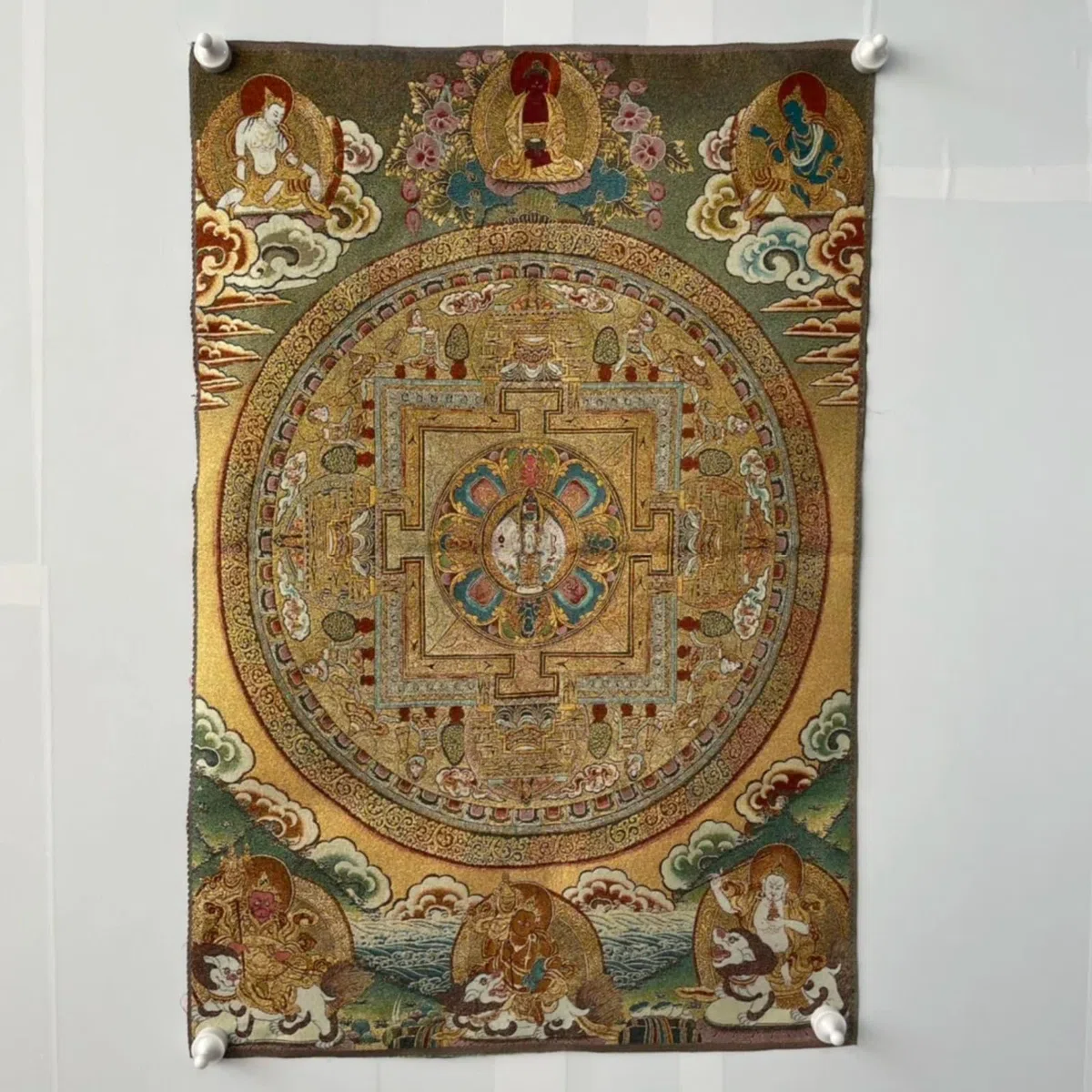 FENNYYAR Buddha tibetano Buddha statua ricamo santuario buddista, 90 cm, decorazione da parete per soggiorno