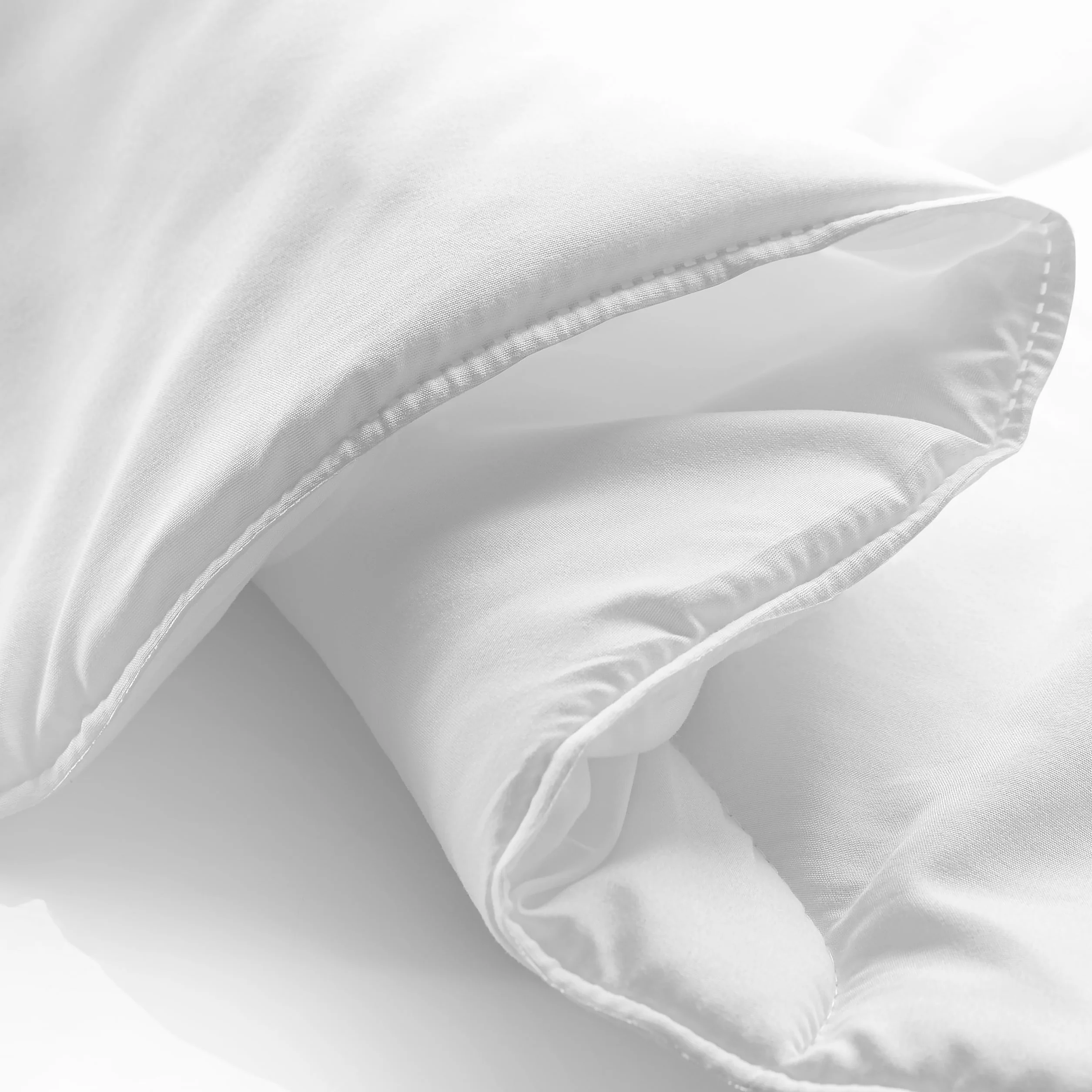 DecoKing Piumino 135 x 200 cm, Piumone Leggero per Letto Singolo, Trapunta in Microfibra per Tutte le Stagioni, 100% Imbottitura in Fibra Cava, Oeko-Tex Standard 100, Bianco, Inez