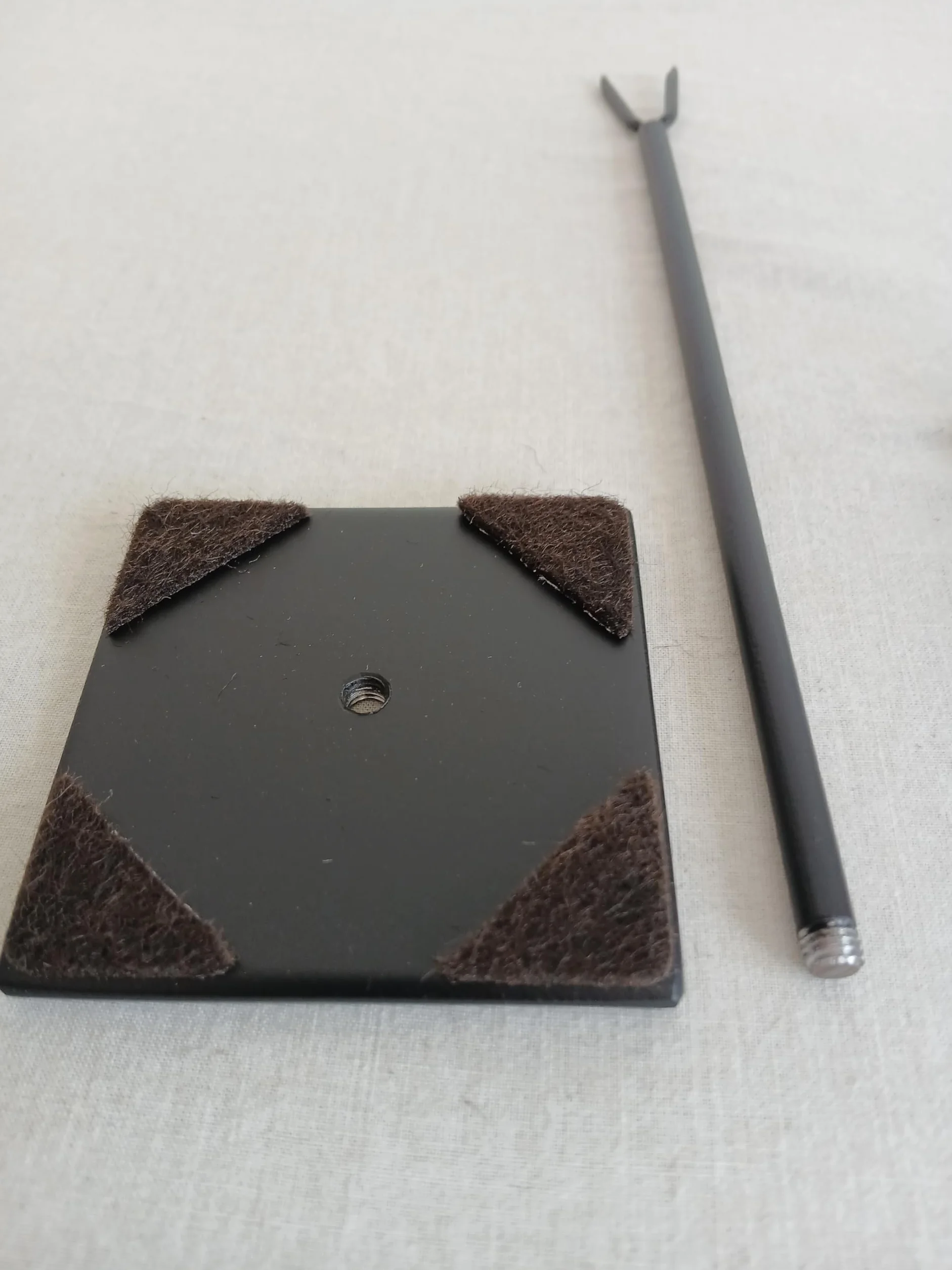 Base per maschera africana in legno, espositore, supporto interamente in metallo, 11 altezze a scelta da 20 a 120 cm, adatto a tutti i tipi di maschere (HAUTEUR 32 CM)