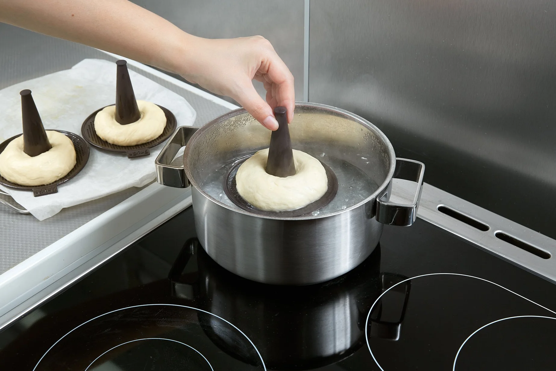 Lékué Lekue Maker with 6 Individual Bagel Molds, Silicone, Marrone, 10.3 x 12.4 x 13.5 cm