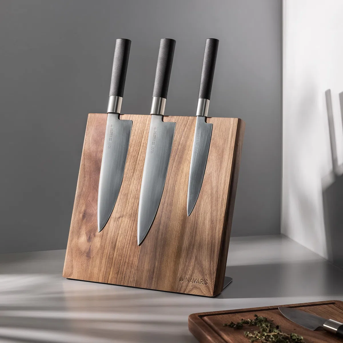 Navaris Porta Coltelli da Cucina Magnetico - Ceppo Portacoltelli Universale 27,7x27,5cm Tavoletta Magnetica Salvaspazio Utensili - Legno Noce Marrone