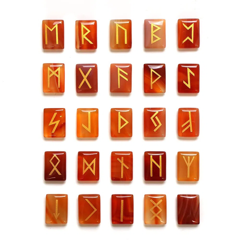 WANGCL 25 Pezzi di Pietre runiche di Diaspro Rosso incastonate di Pietre preziose burattate con Parole runiche intagliate per la predizione della Fortuna Crystal Healing Reiki