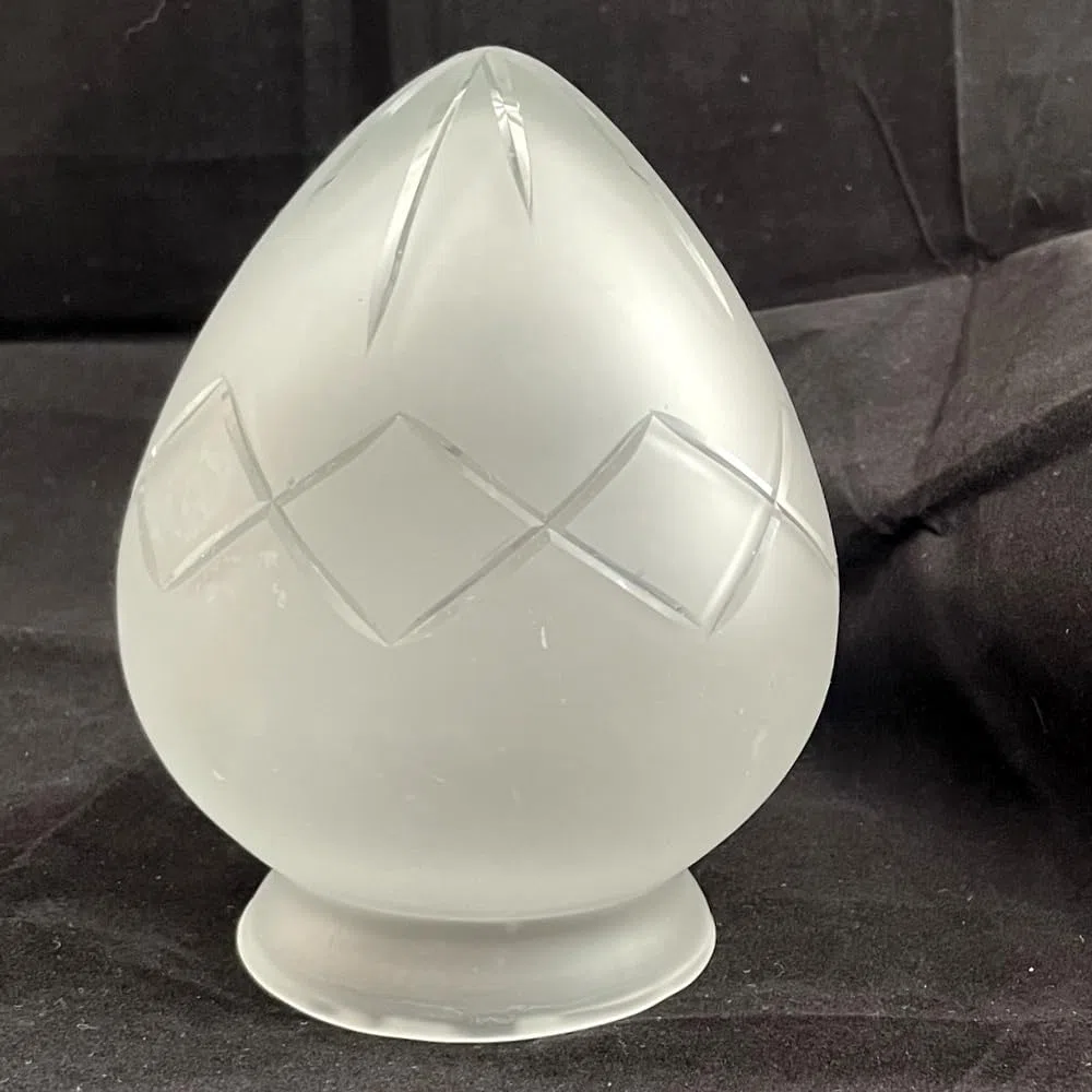 Lampada a cilindro in vetro con paralume senza fondo opaco con taglio diametro inferiore base 8,2 cm, altezza base 1,5 cm, altezza totale 14 cm, diametro più largo 11 cm