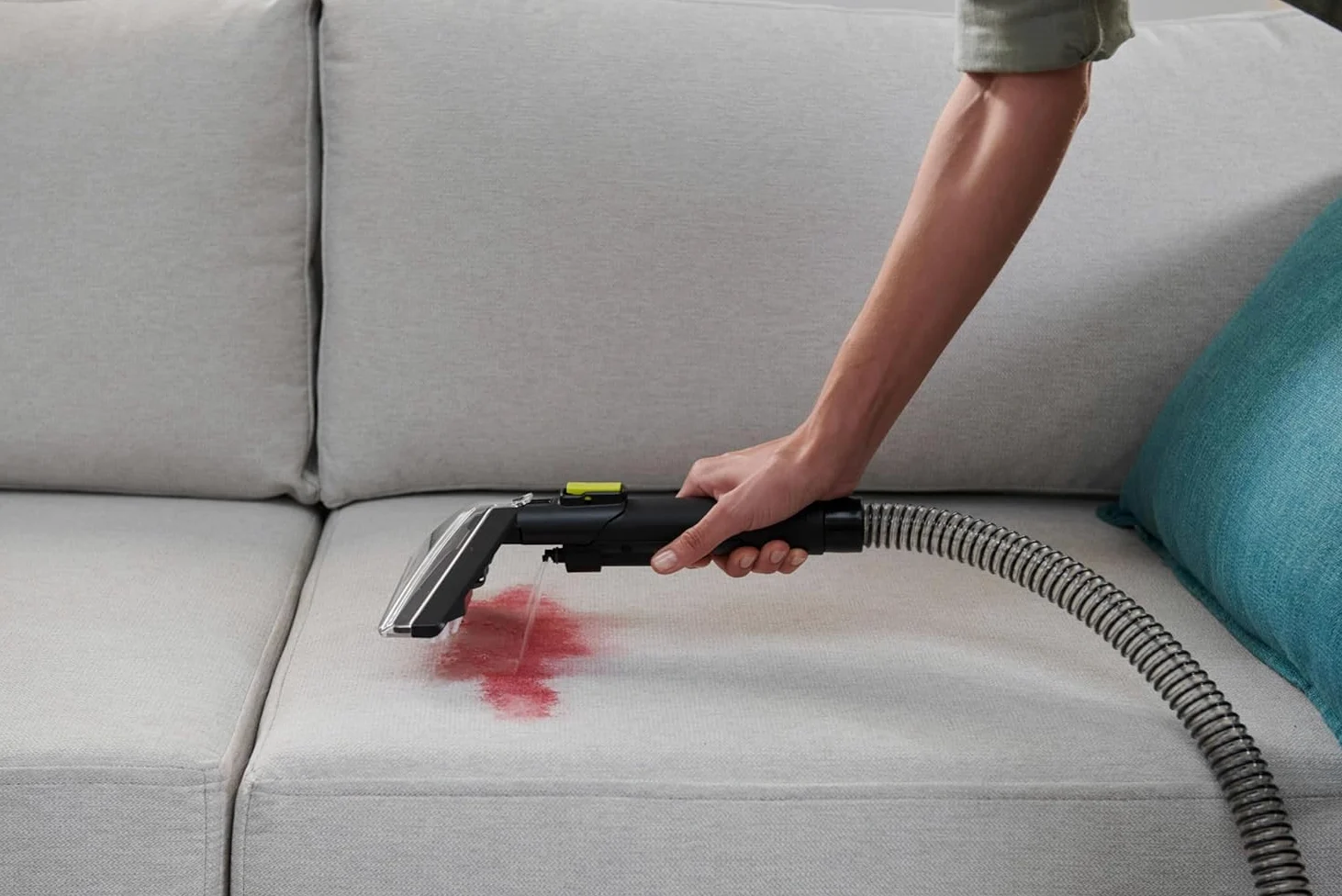 Ryobi RDC18BL-0, Smacchiatore multisuperficie con Spazzola Motorizzata 18V ONE+, Certificato IPX7, 3 pulsanti per attivare spray detergente, spazzola e aspirazione