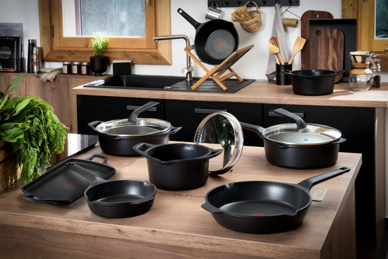 Lagostina Aroma Padella Antiaderente, Padella in Alluminio Pressofuso Ø 24 cm, Padella Induzione, Gas e Forno con Indicatore Cottura Thermo-Signal e Rivestimento Titanium Per Mantenere il Calore