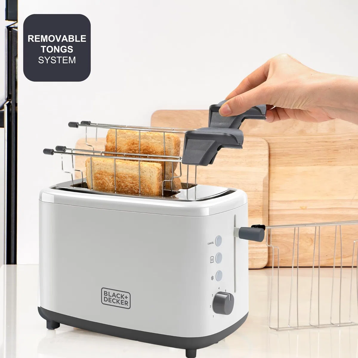 BLACK+DECKER BXTOA820E - Tostapane 820W | 2 Fessure | 3 Funzioni | 7 Livelli di Doratura | 2 Pinze per Tutti i Tipi di Pane | Funzione Stop | Vassoio Raccoglibriciole | Bianco