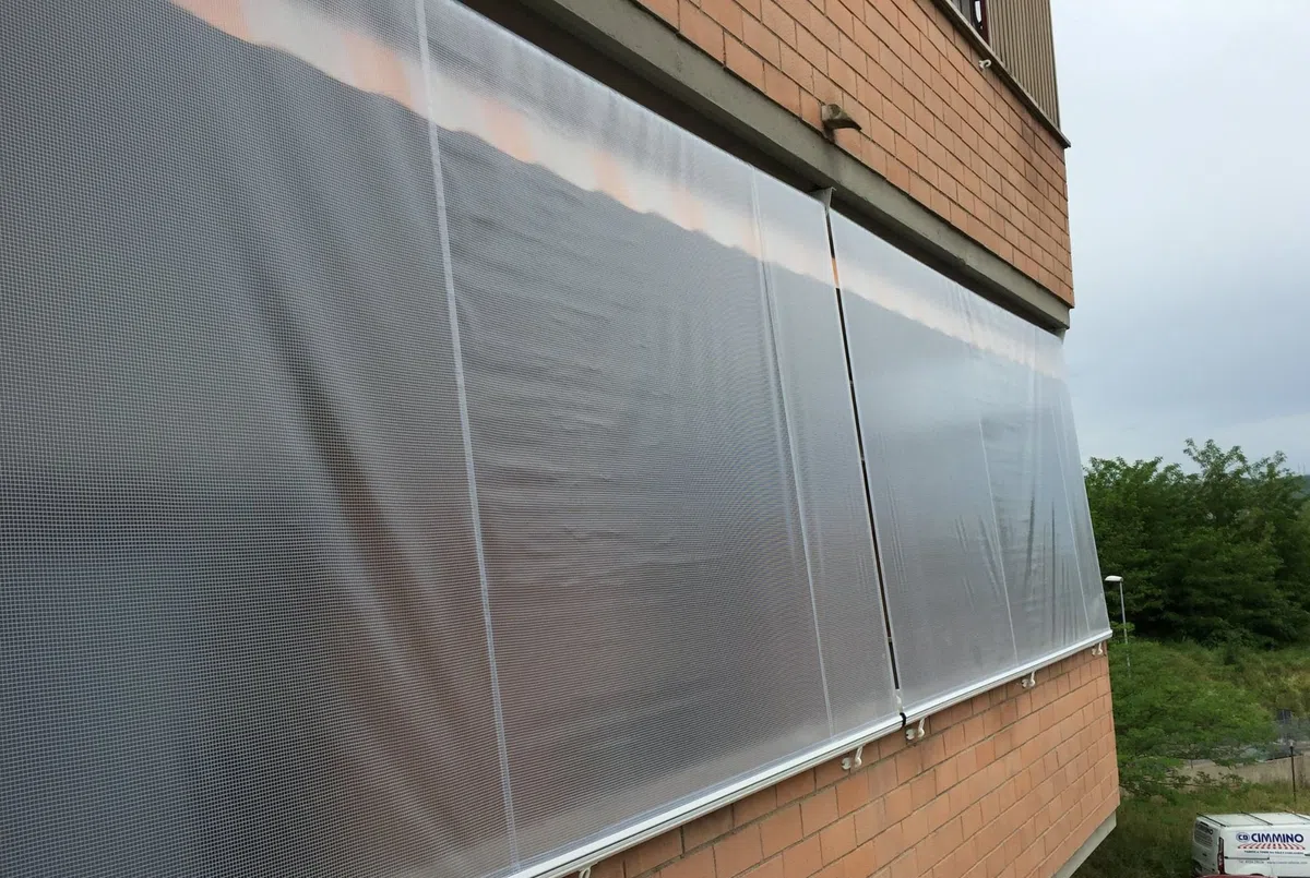 Cimmino Tenda Antipioggia in PVC retinato Semitrasparente. Made in Italy