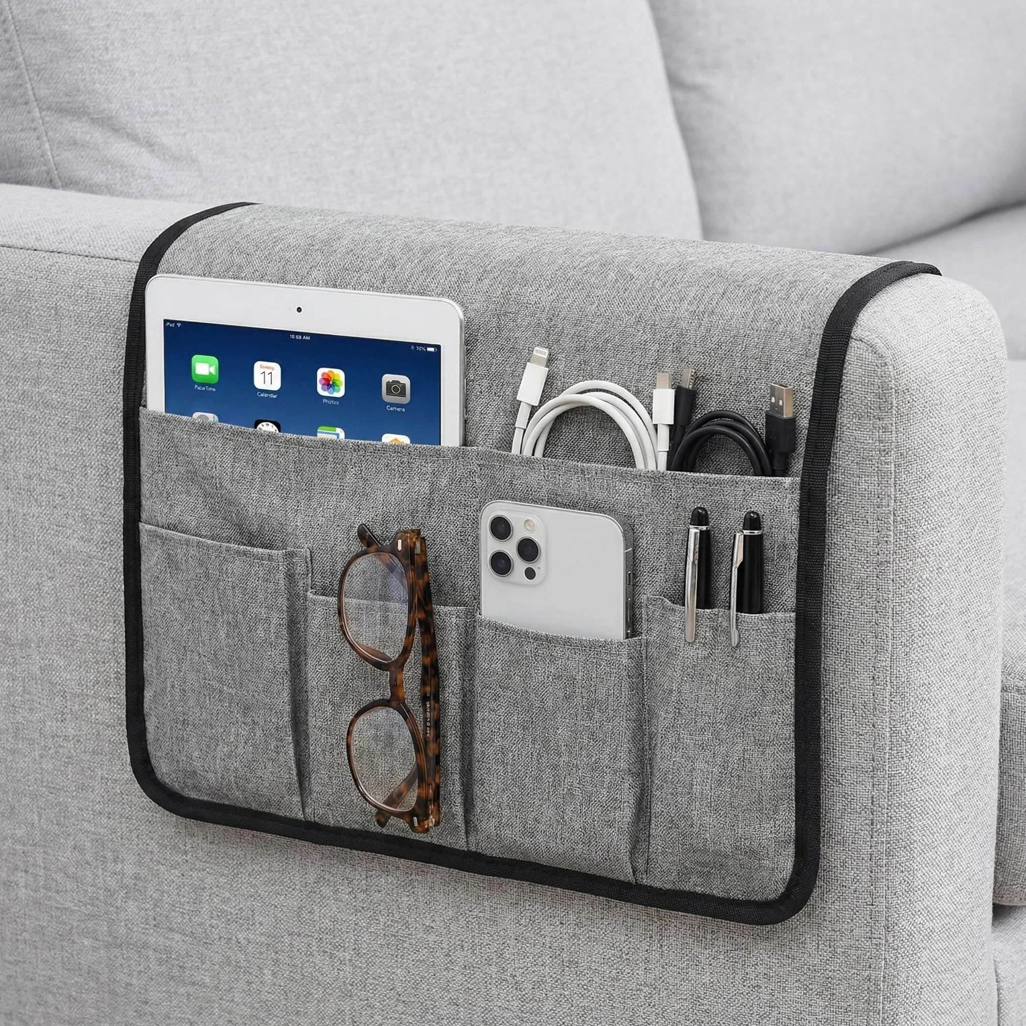 volumoon Organizer per Bracciolo Divano, Antiscivolo Organizzatore di Braccioli per Poltrona, Portaoggetti da Appendere per Letto o Divano, per ipad, Tavoletta, Riviste, Cellulare, Occhiali (Grigio)