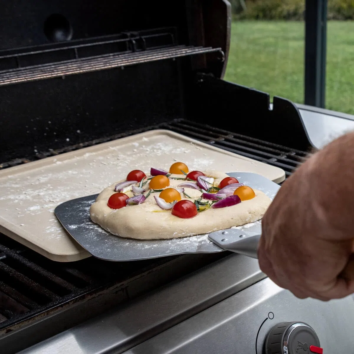 Boska Pietra Pizza Deluxe Rettangola/Per il forno/Pizze con la qualità di quelle fatte nel forno di mattoni/Bordo rialzato lussuoso/Cordierite / 32x40 cm