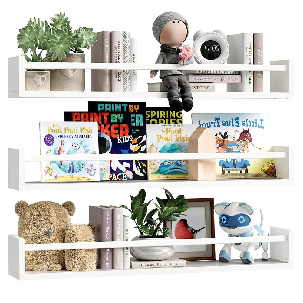 BAKAJI Set 3 Mensole da Parete in Legno, Scaffali a Muro Multiuso e Barra di Protezione Oggetti, Scaffalatura per Camera da Letto, Soggiorno, Cucina, Bagno, Libreria Salvaspazio 3 x 60 cm (Bianco)