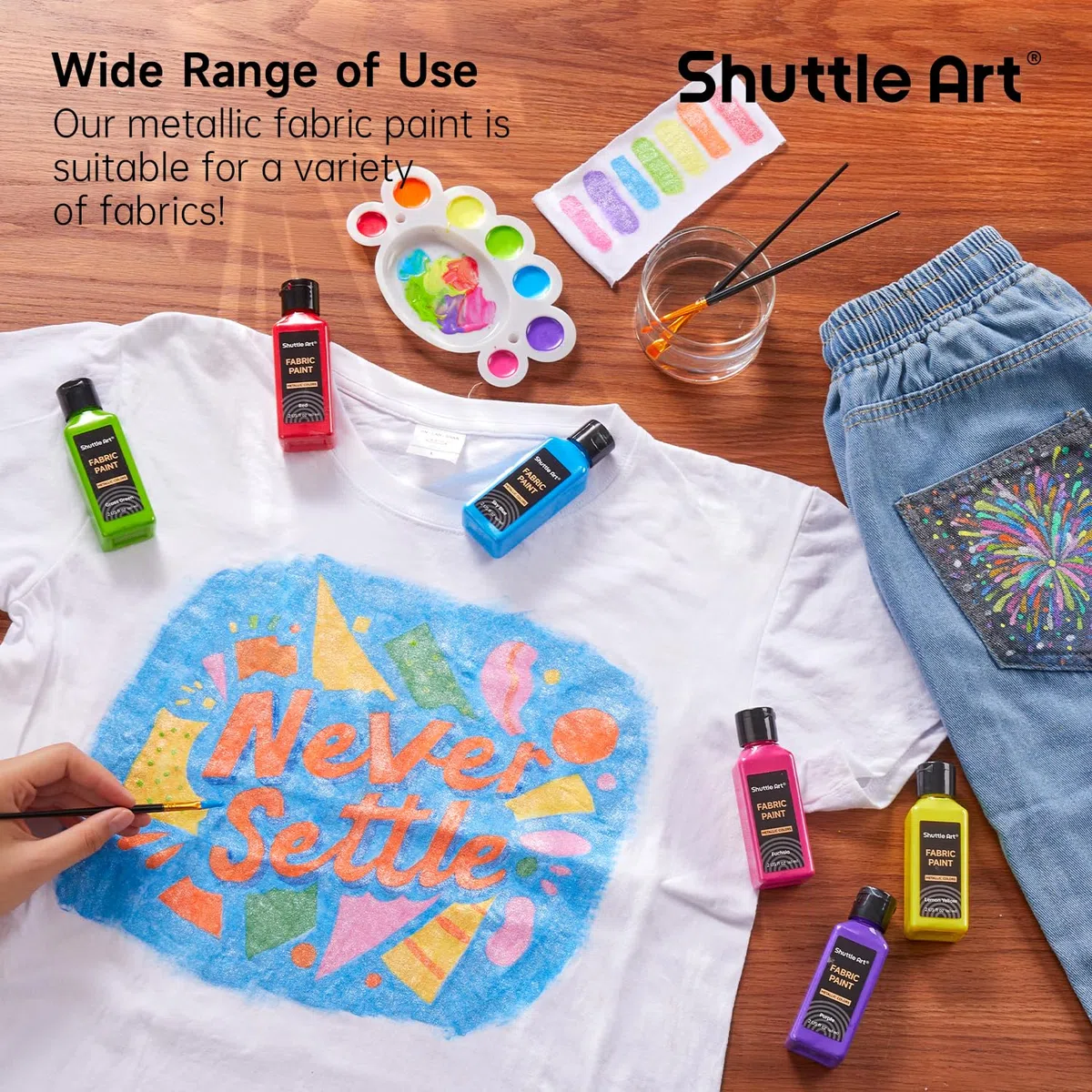 Shuttle Art 18 colori metallici per tessuti lavabili in lavatrice, colori resistenti al lavaggio in bottiglie, 60 ml, con pennelli, modelli, colori per tessuti per bambini su t-shirt, scarpe, jeans