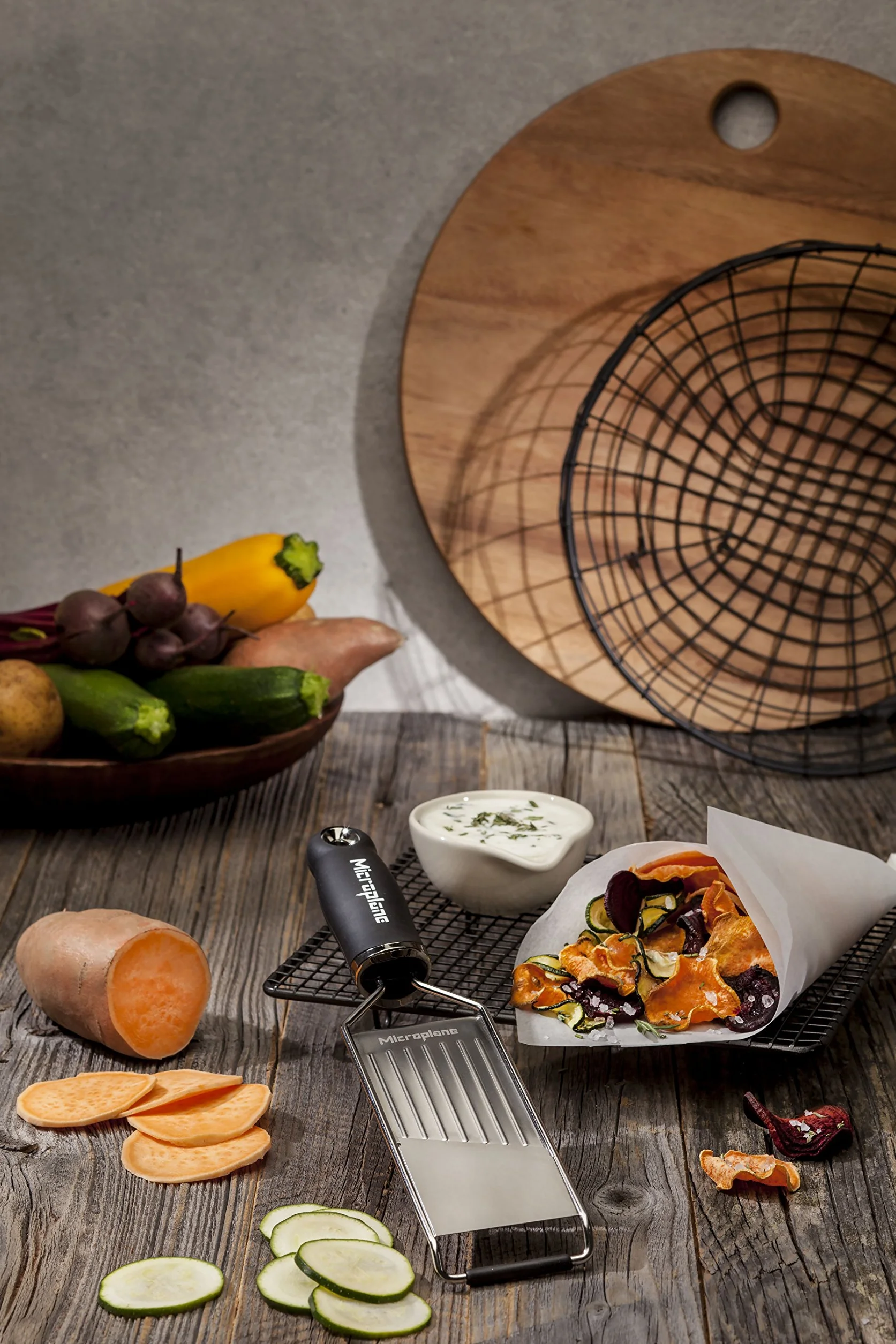 Microplane Grattugia da Cucina Mandolina Acciaio Inossidabile Nera Serie Gourmet Ideale per Patata, Carota, Cetriolo, Zucchina e Barbabietola