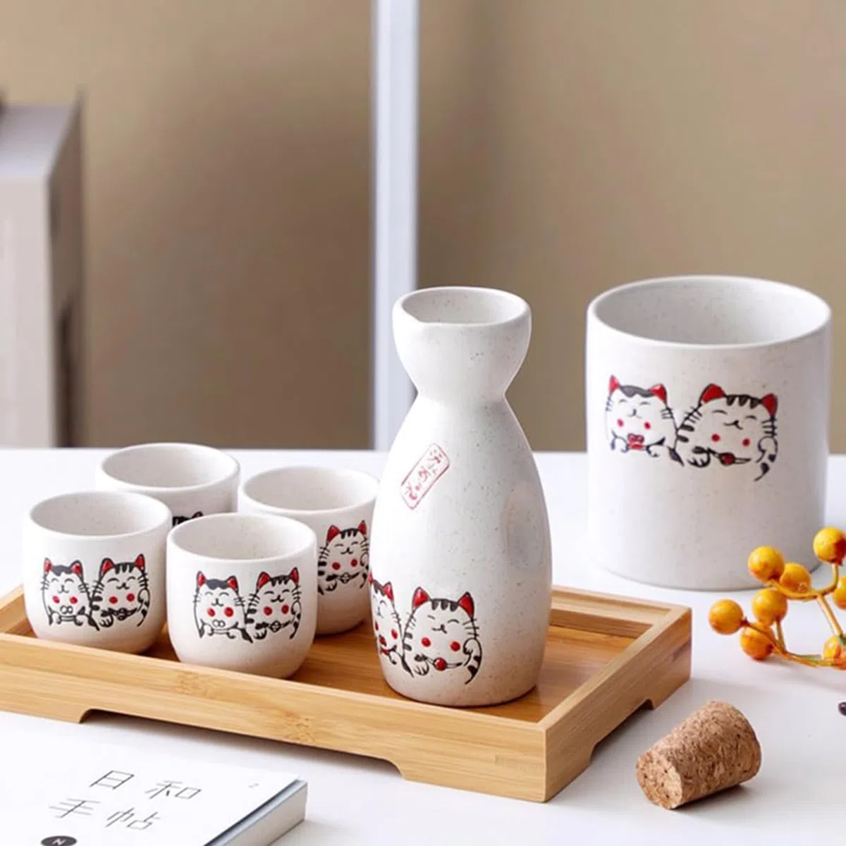 Set di 5 tazze per sake giapponesi e tazze da sakè, design tradizionale dipinto a mano, tazze in ceramica Neko, caraffa da portata in ceramica con gatto portafortuna