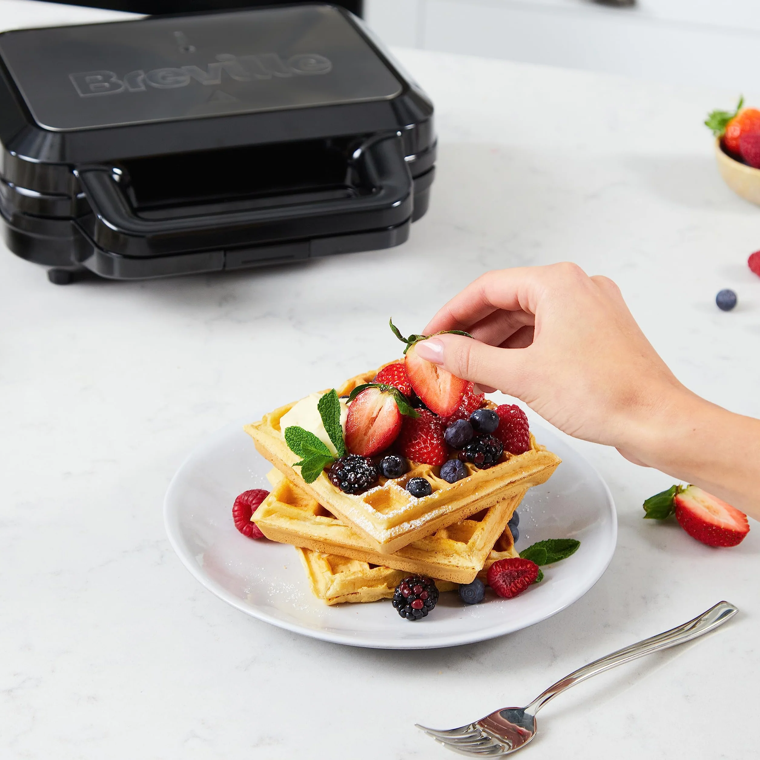 Breville 3 in 1 Ultimate Snack Maker Tostapane per toast molto farciti, Waffle Maker e piastra per panini, Piastre antiaderenti rimovibili, Nero e acciaio inossidabile VST098X, Spina UE