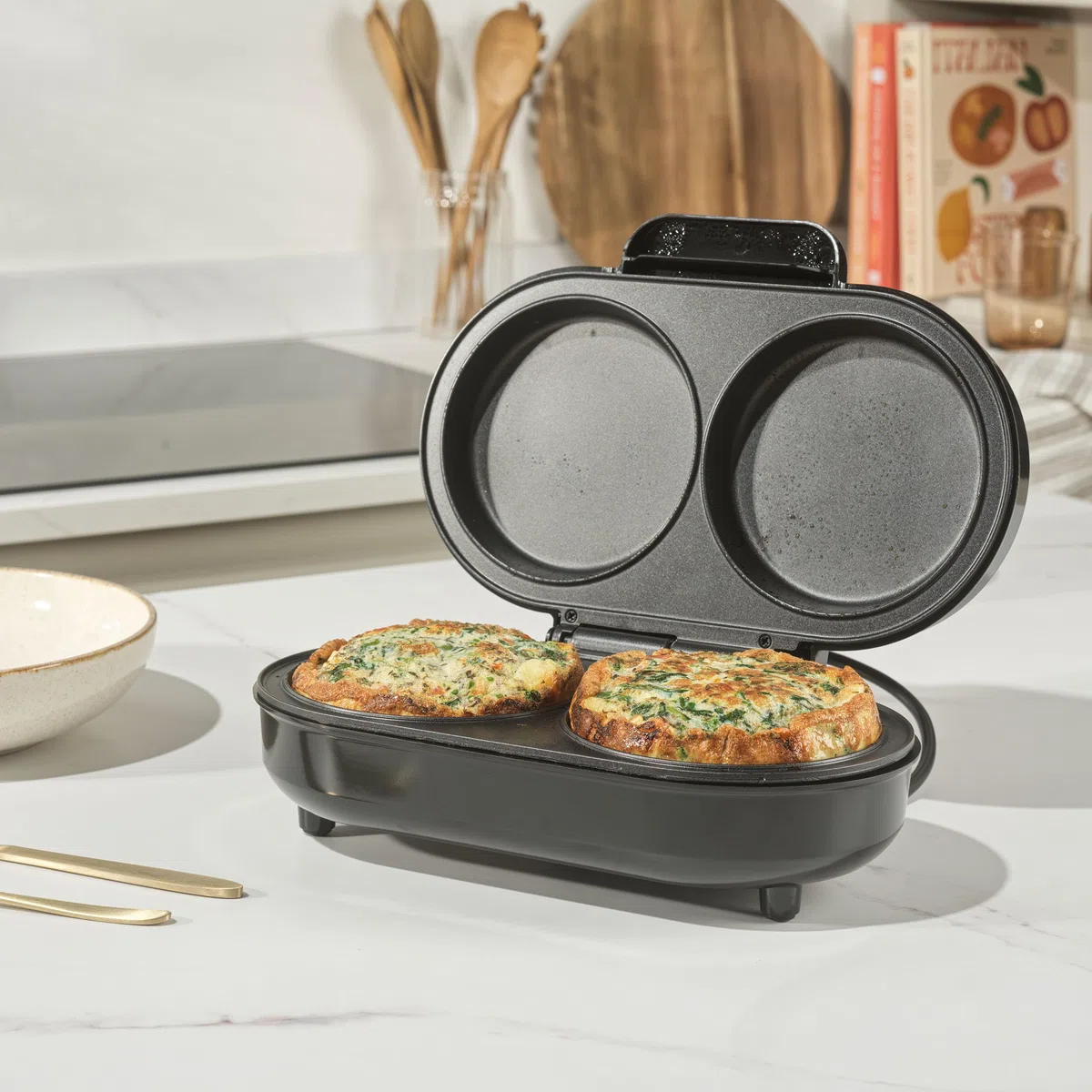Salter XL Dual Omelette Maker – Piastre di Cottura Antiaderenti a Riempimento Profondo, Doppio Cuociuova, Prepara 2 Omelette, Non Richiede il Ribaltamento, Cucina con Poco o Nessun Olio, 850W