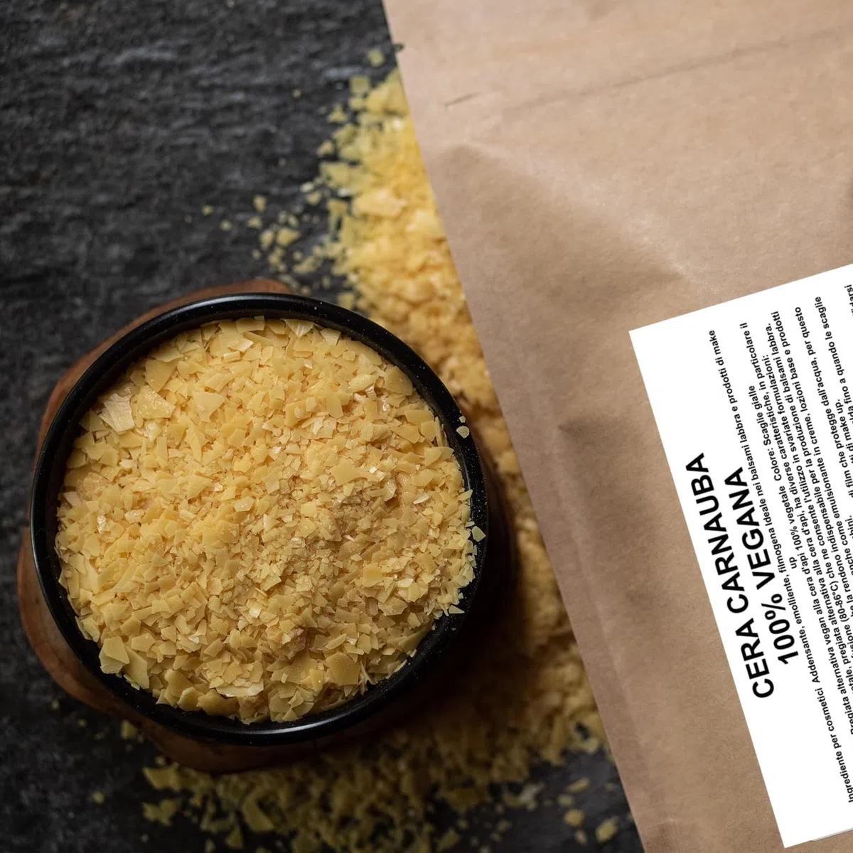 Cera di carnauba (copernicia cerifera cera), cera vegetale vegana per la produzione di cosmetici naturali, candele e prodotti per la manutenzione, pura & naturale (1000 Grammi)