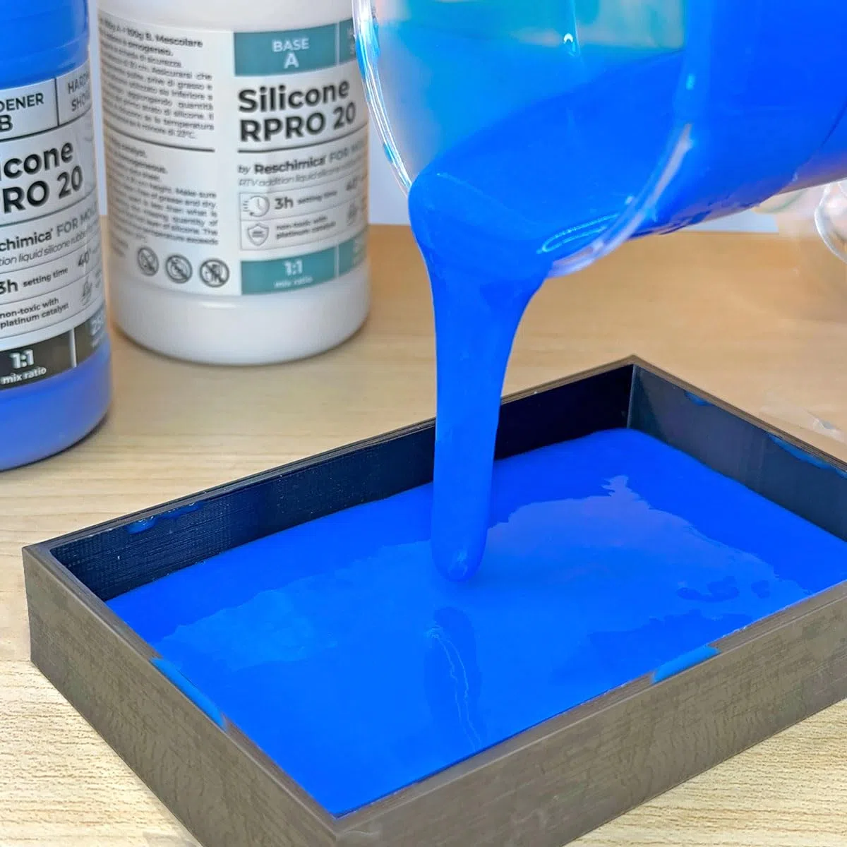 RESCHIMICA Silicone per Stampi Media Durezza R PRO 20 (500 gr) Gomma Siliconica per Stampi Atossica Facile da Usare 1:1 Silicone Liquido Alta Resistenza per Colata Resina Gesso Modellismo e DIY