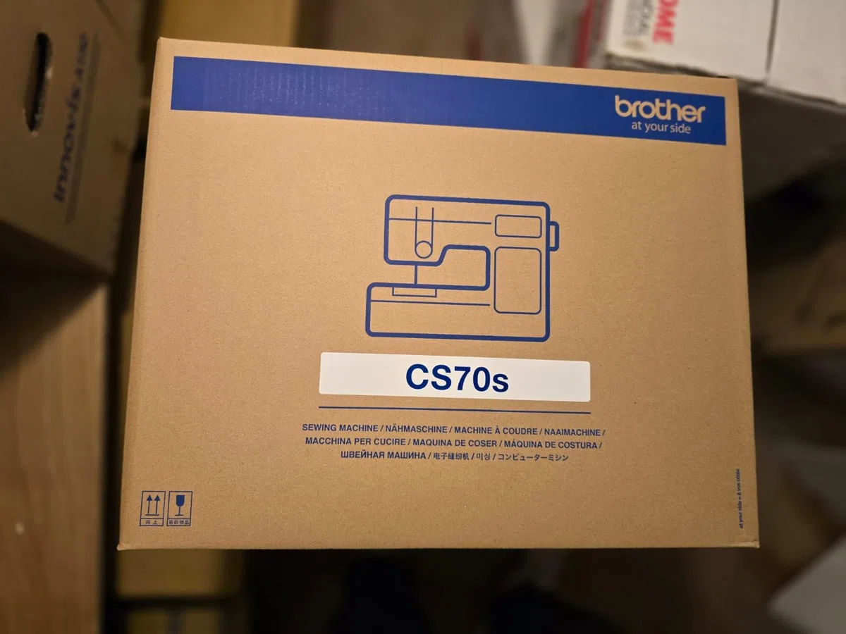 Brother CS70S Macchina da Cucire Elettronica con 70 Punti di Cucito utili, Elastici, Ornamentali,ricami, patchwork Cucitura Automatica, Display Multifunzion