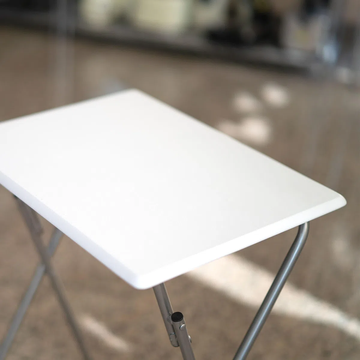 Jocca - Tavolino Pieghevole Salvaspazio | Tavolo in MDF con Gambe in Metallo | Supporta fino a 20 kg | Ideale per Casa e Ufficio | 48x38x66 cm