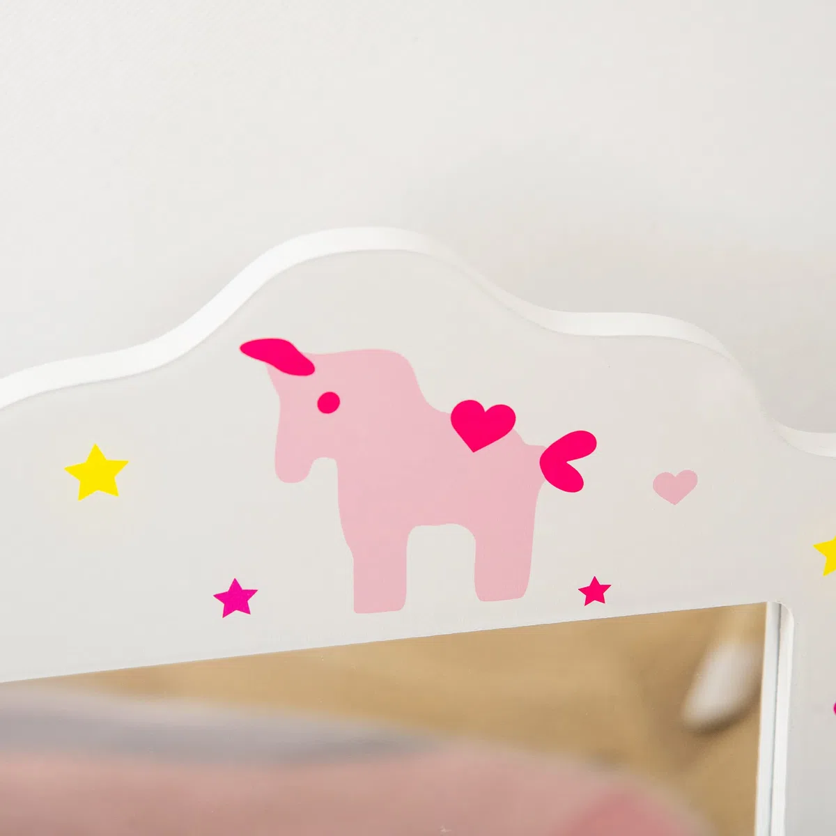 HOMCOM Tavolo da Trucco per Bambini con Sgabello 2 in 1 Scriniva in Legno e Triplo Specchio, Toeletta Trucco in MDF e Acrilico, 63x40x85.5 cm, Bianco e Rosa