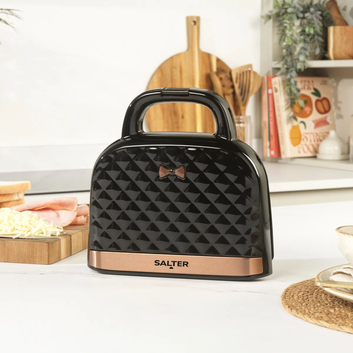 Salter Tostiera elettrica a 2 panini – Tostapane a forma di borsa con piastre antiaderenti profonde, controllo automatico della temperatura, manico a tocco freddo, 750 W