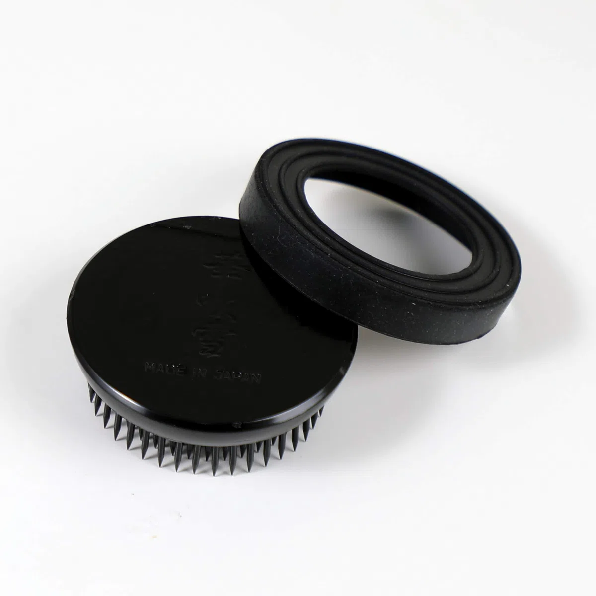Wazakura Kenzan per Ikebana Nero 61mm, Cuscino per Spilli Floreali Rotondo, Accessori per l'Arrangiamento Floreale Giapponese Pin Frog - Kenzan Nero Rotondo 61mm