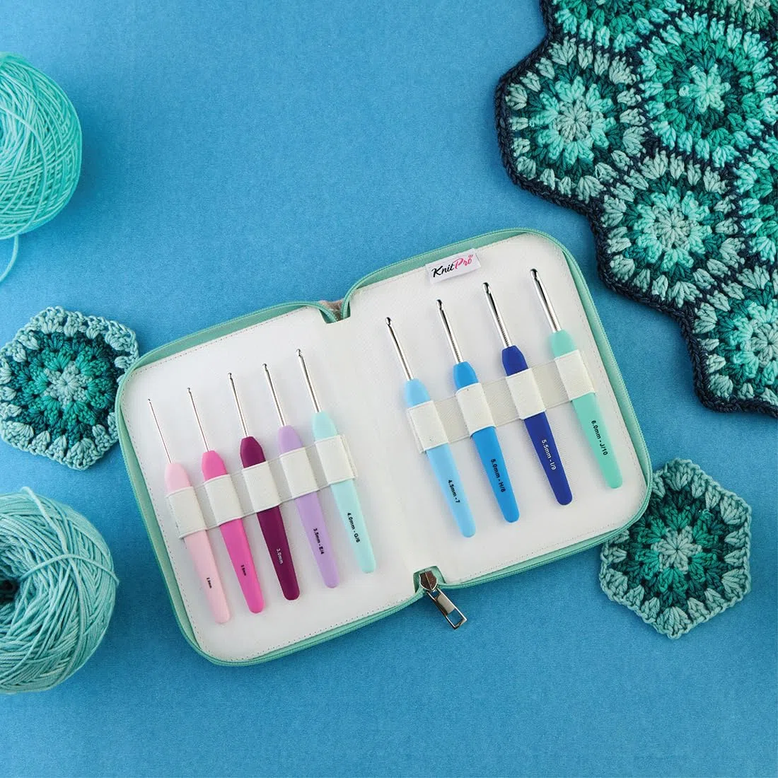 KnitPro Waves - Set di 9 uncinetti Deluxe, misure da 2 a 6 mm, impugnatura morbida ergonomica, impugnatura in gomma morbida per mani artritiche, ferri da uncinetto leggeri e comodi per lavorare a